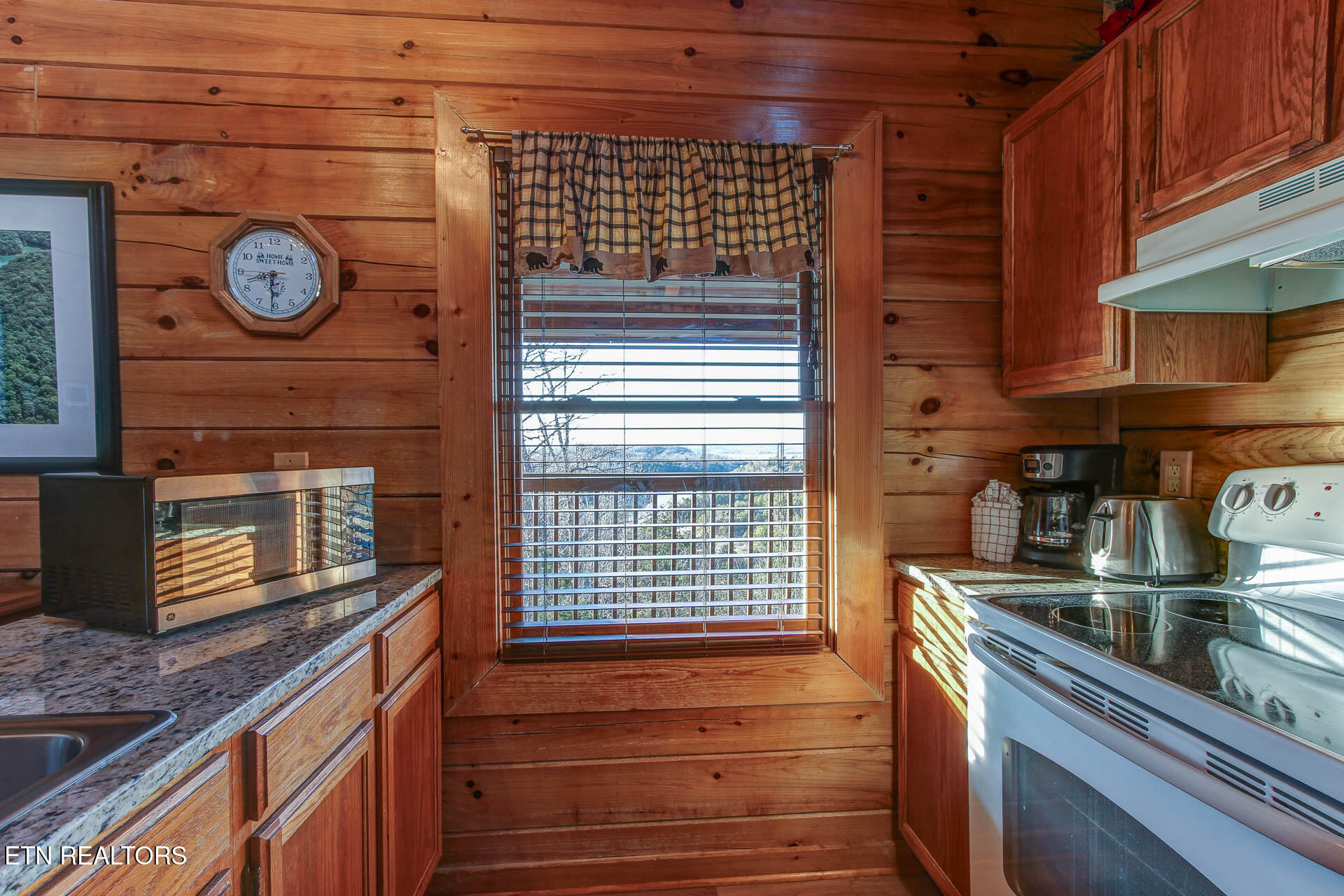 2559 Fleming Way Property Photo 8