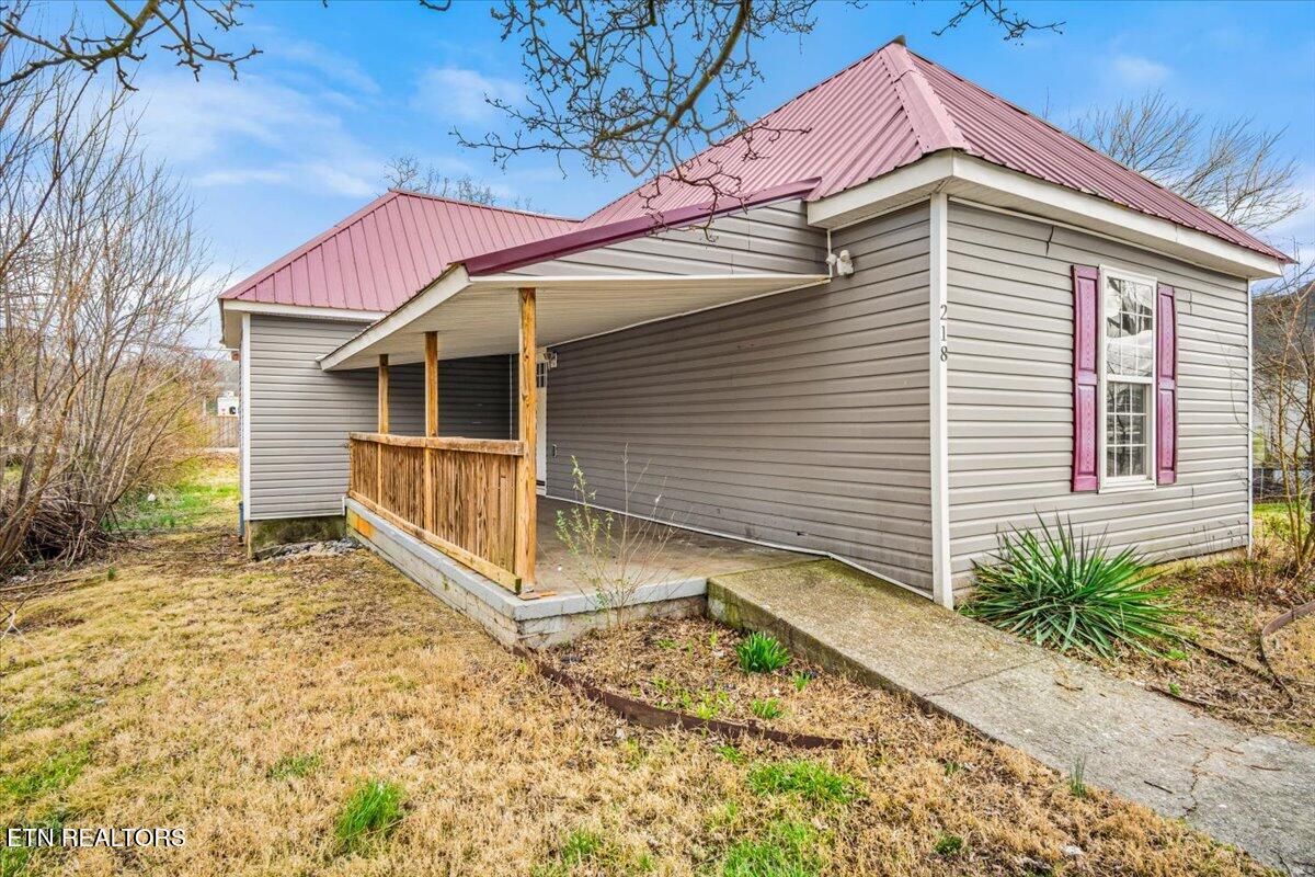 218 E Morelia Ave Property Photo