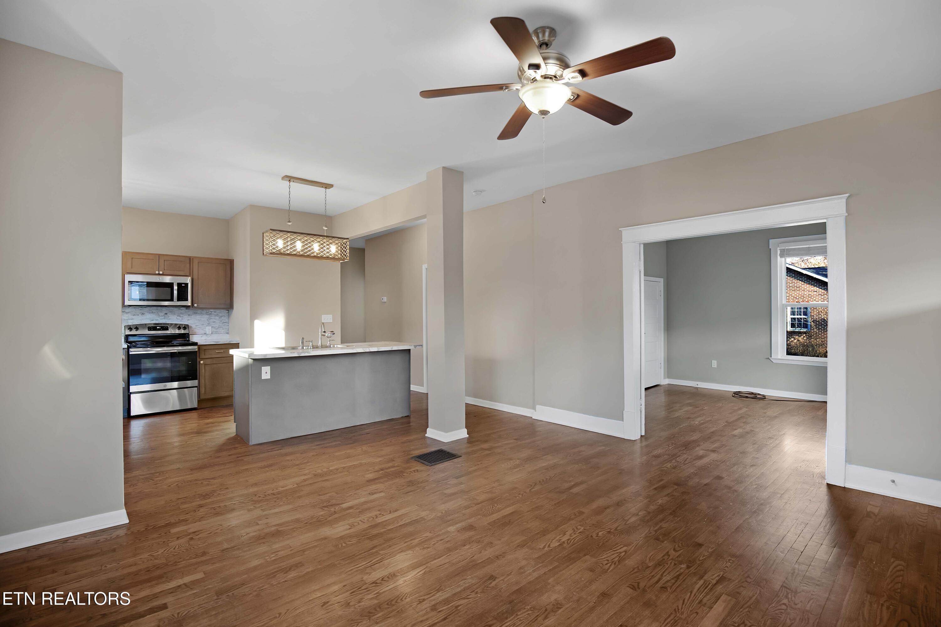 308 Melrose St Property Photo 4