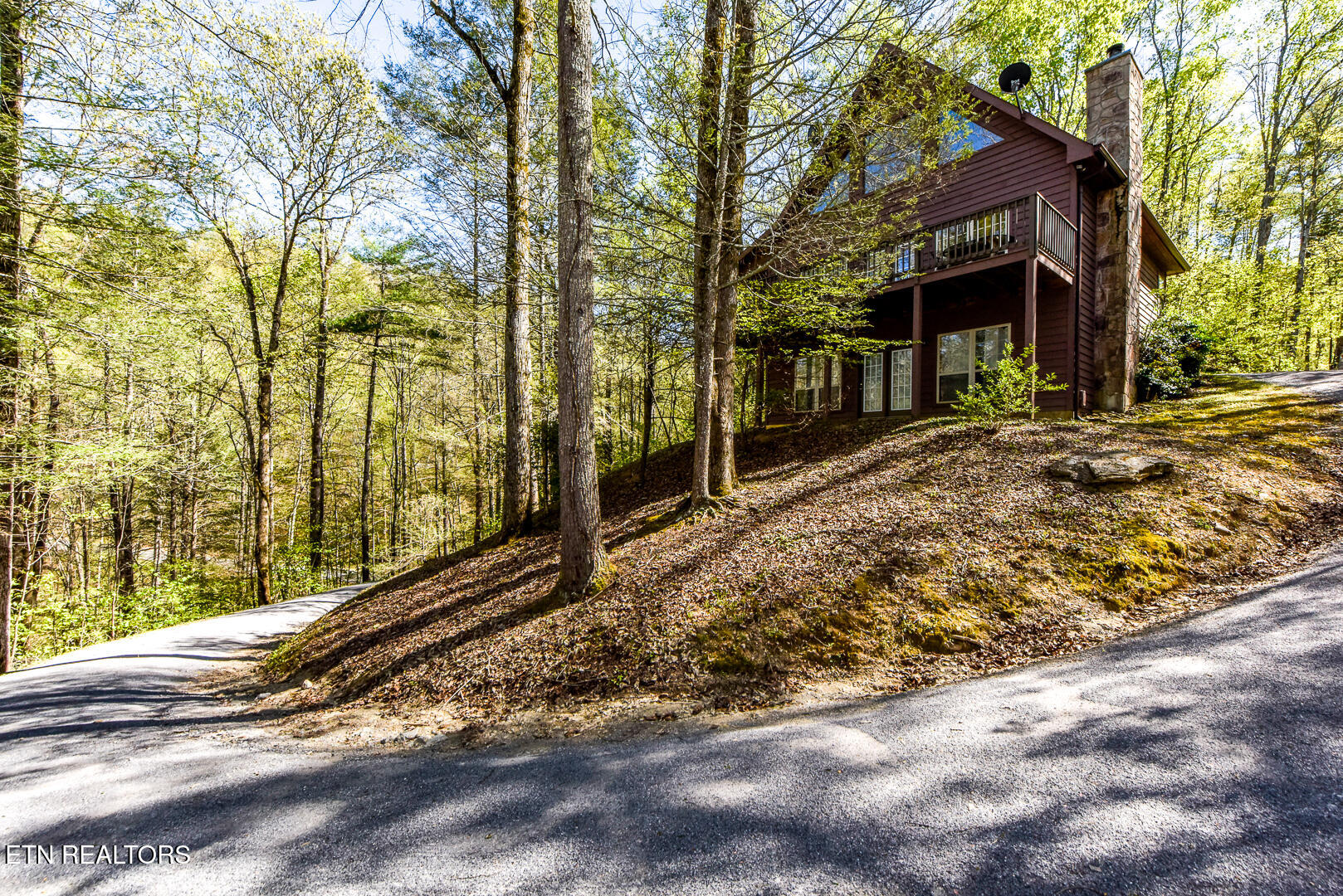 561 Laurel Rd Property Photo