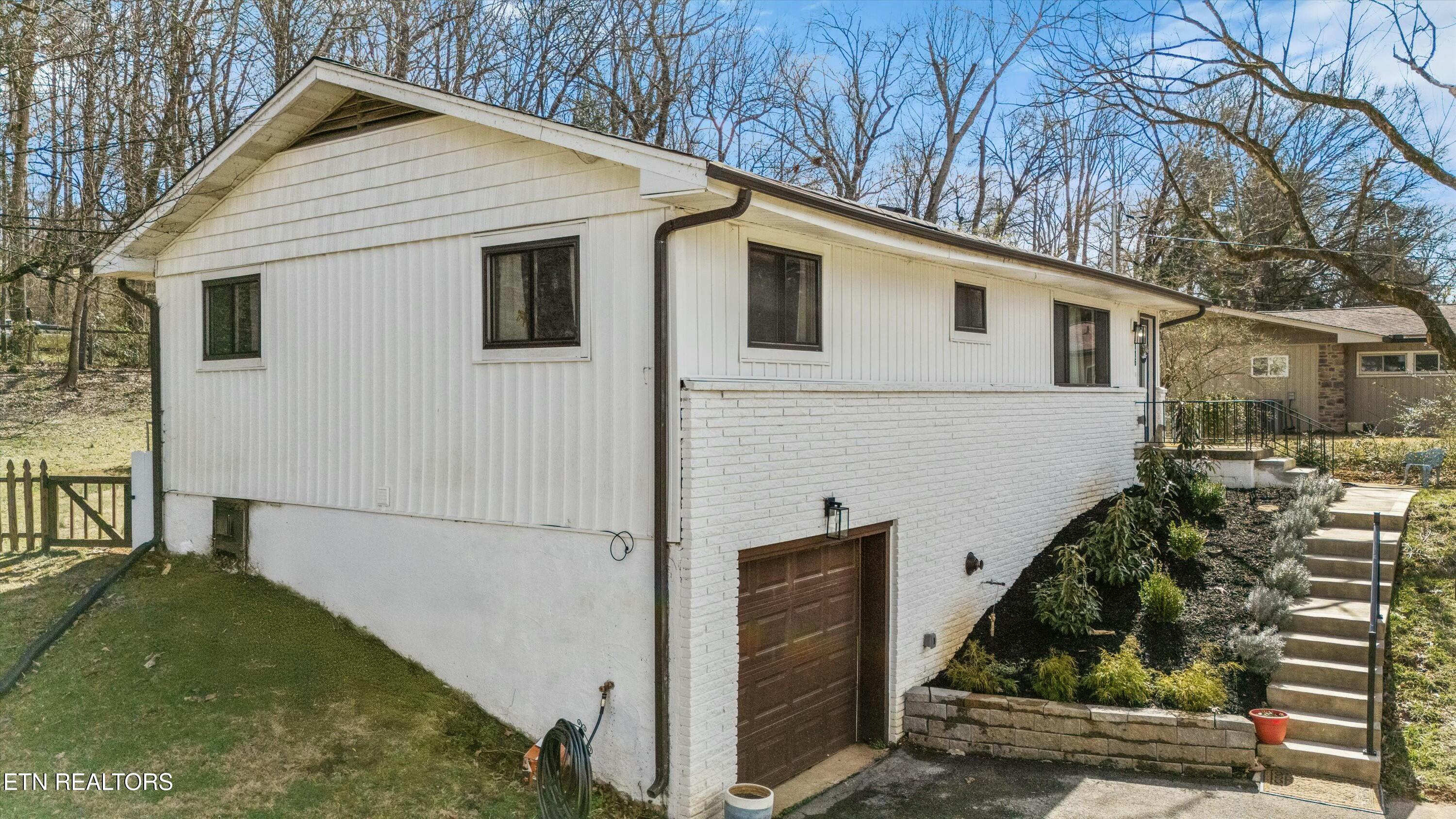 11116 Thornton Drive Property Photo 3
