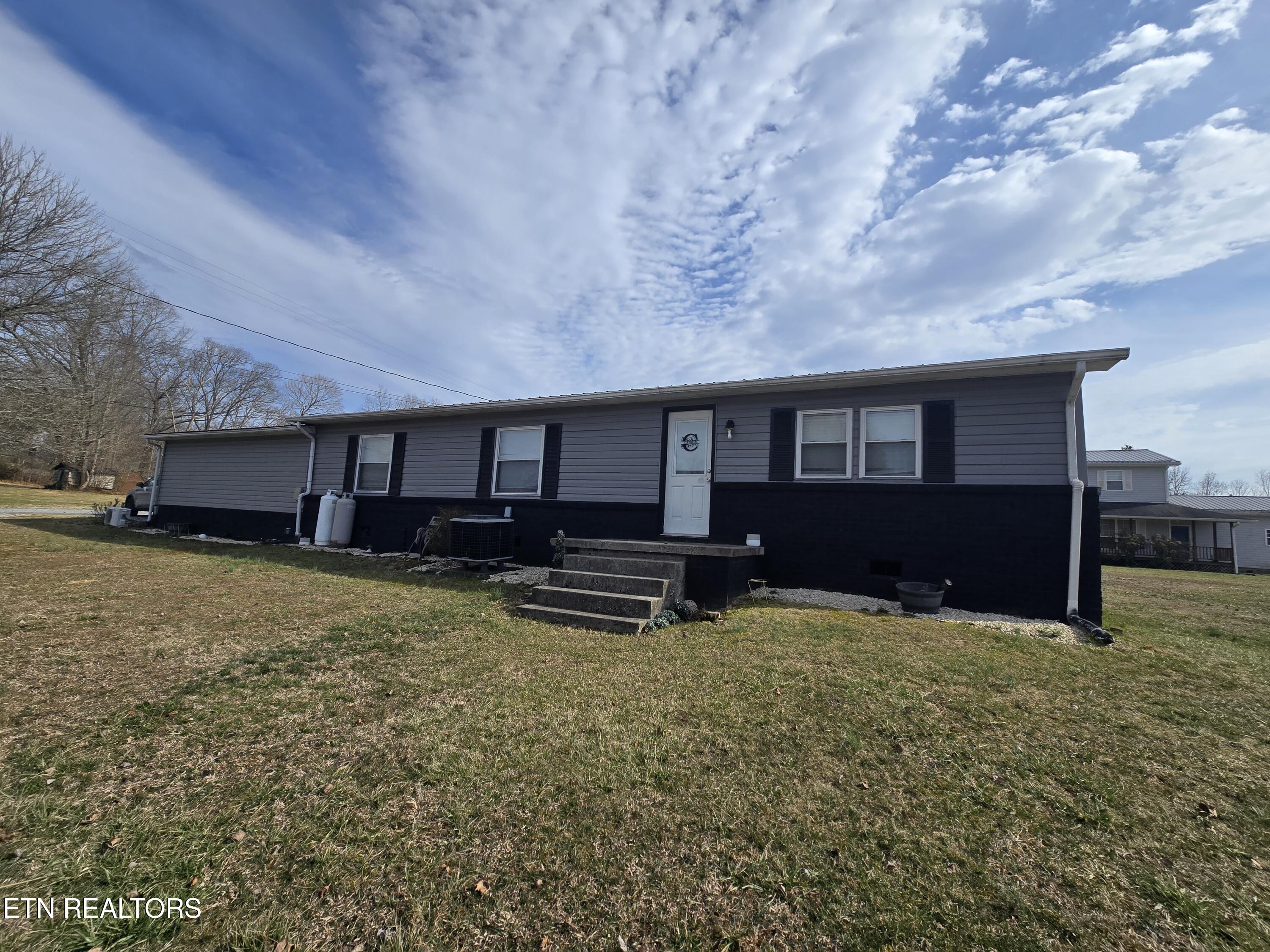 406 Holmes St Property Photo
