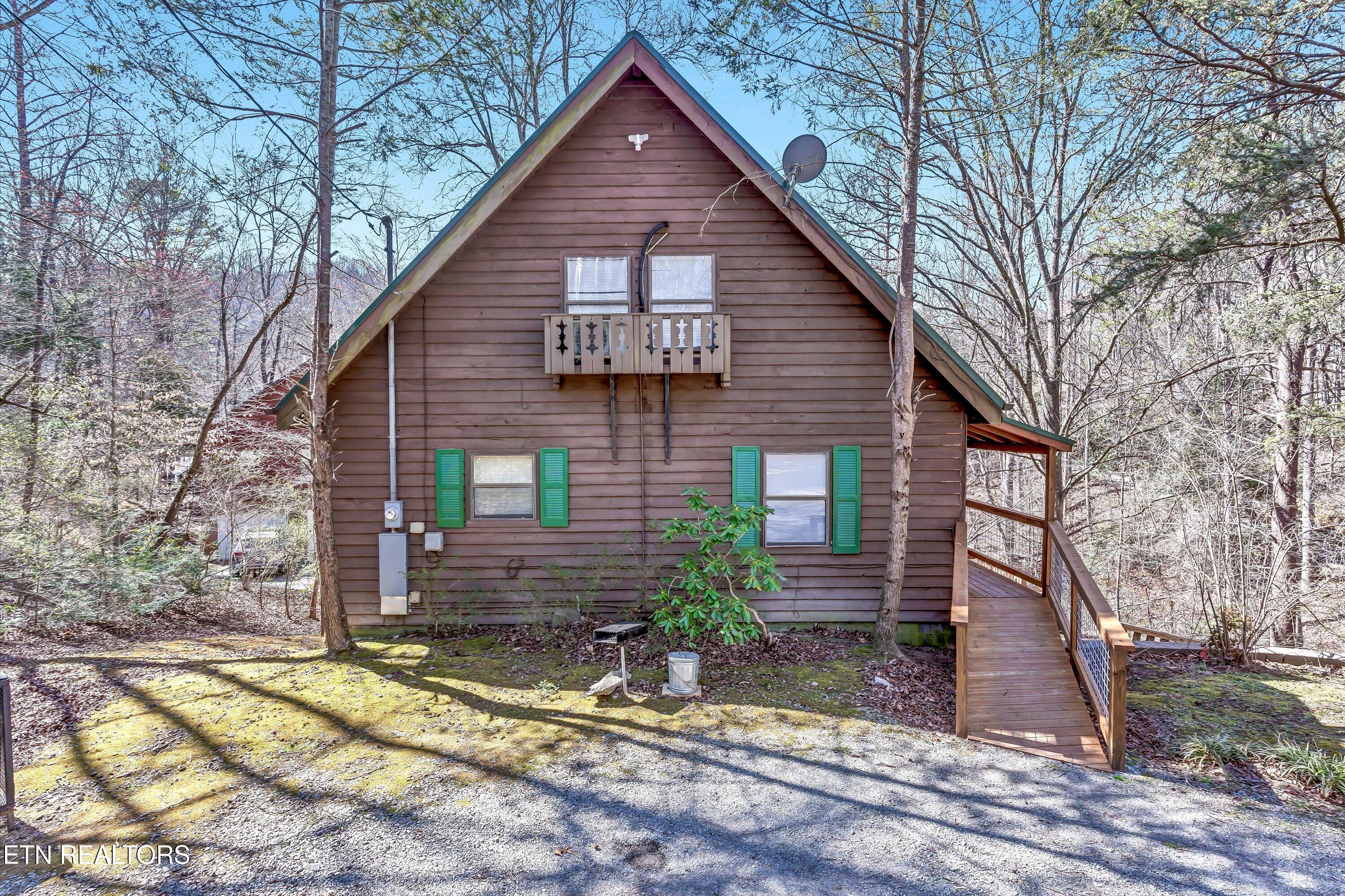 1008 N Ridge Place Property Photo 2