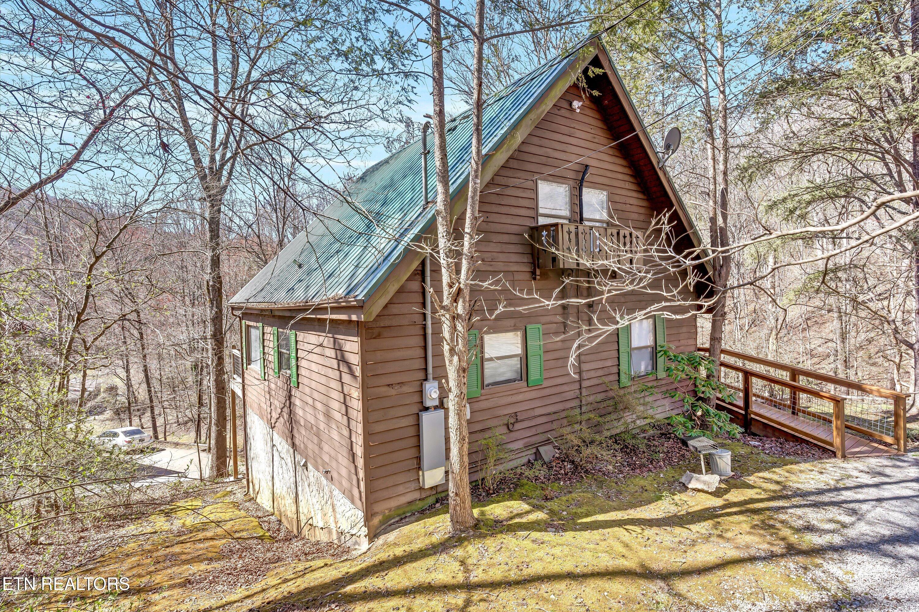 1008 N Ridge Place Property Photo 3