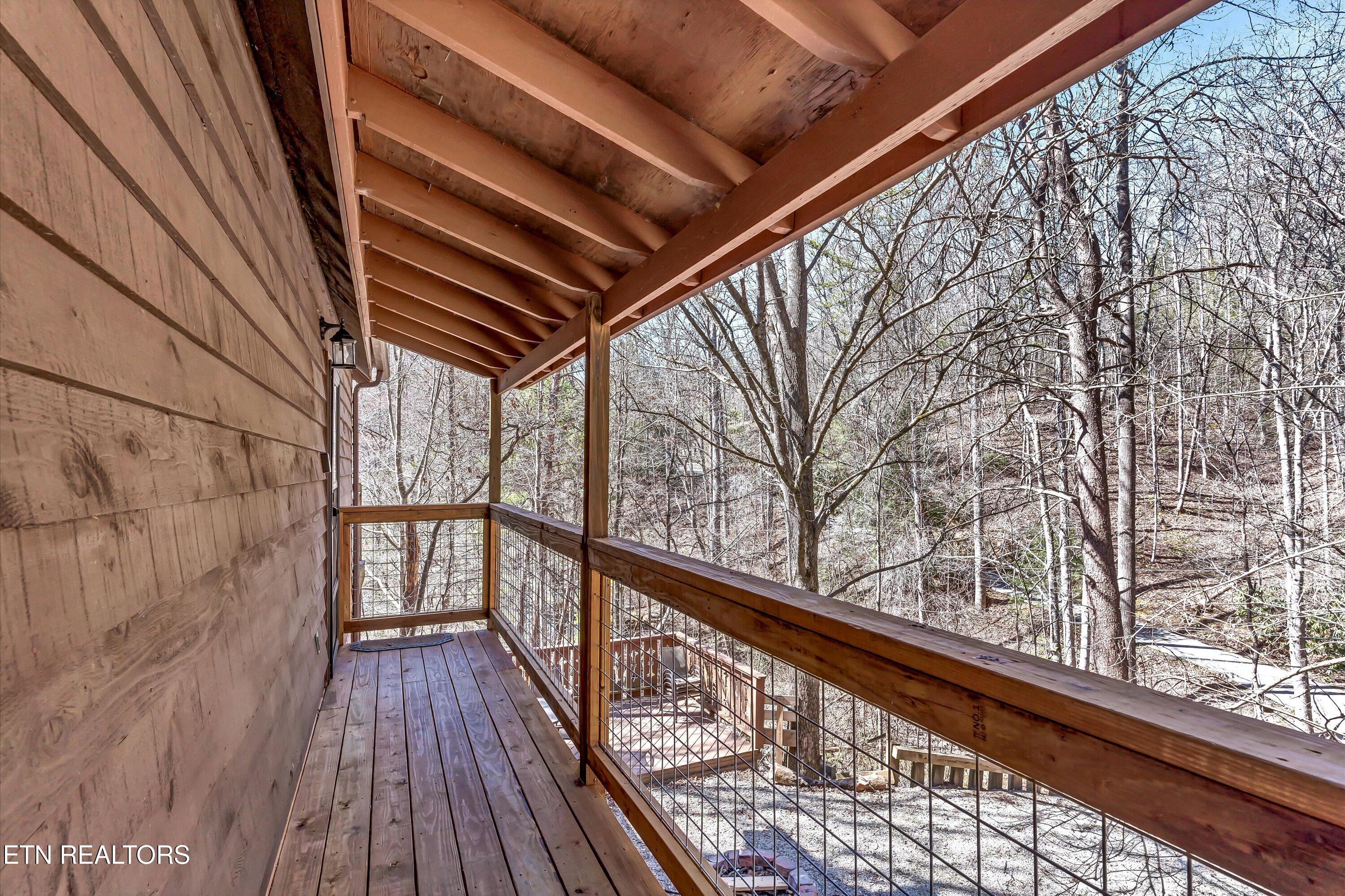 1008 N Ridge Place Property Photo 4
