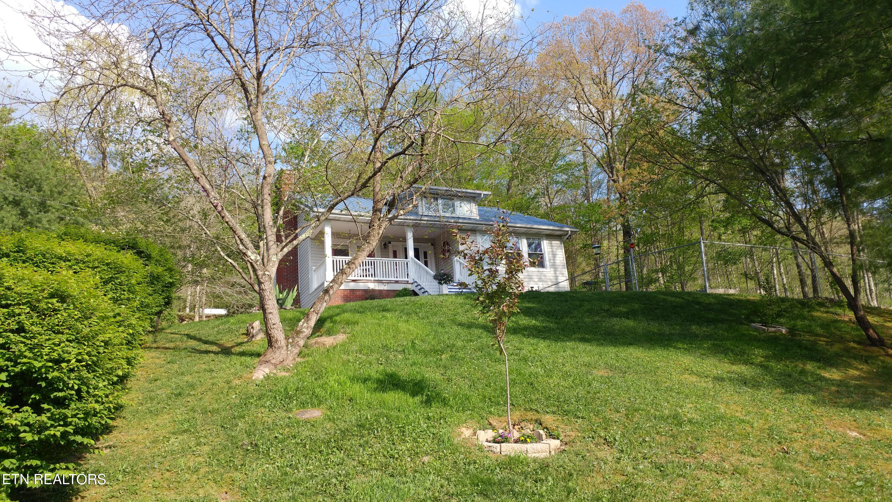 105 Woodland Rd Property Photo