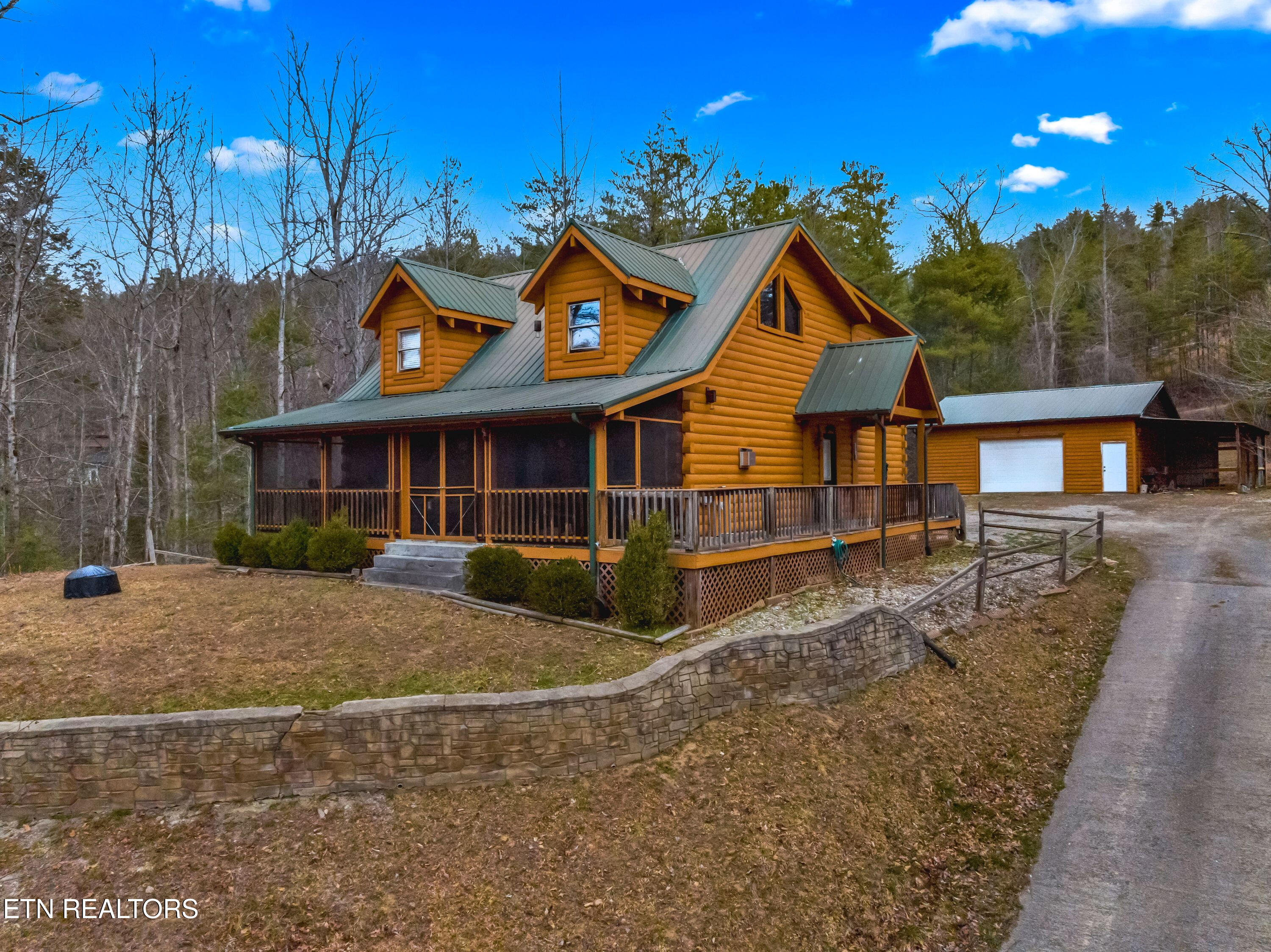 180 Cove Hollow Rd Property Photo 2