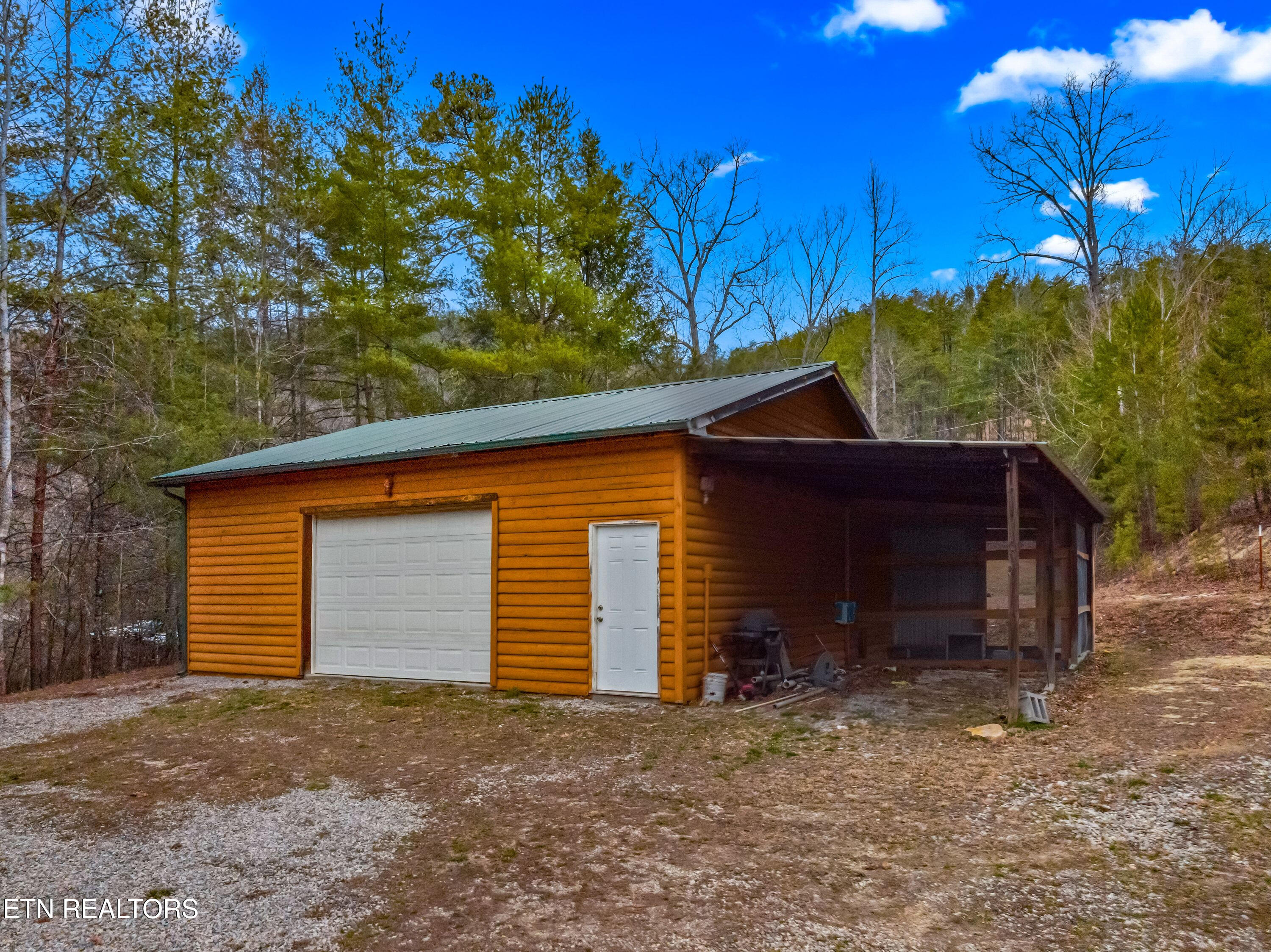 180 Cove Hollow Rd Property Photo 8