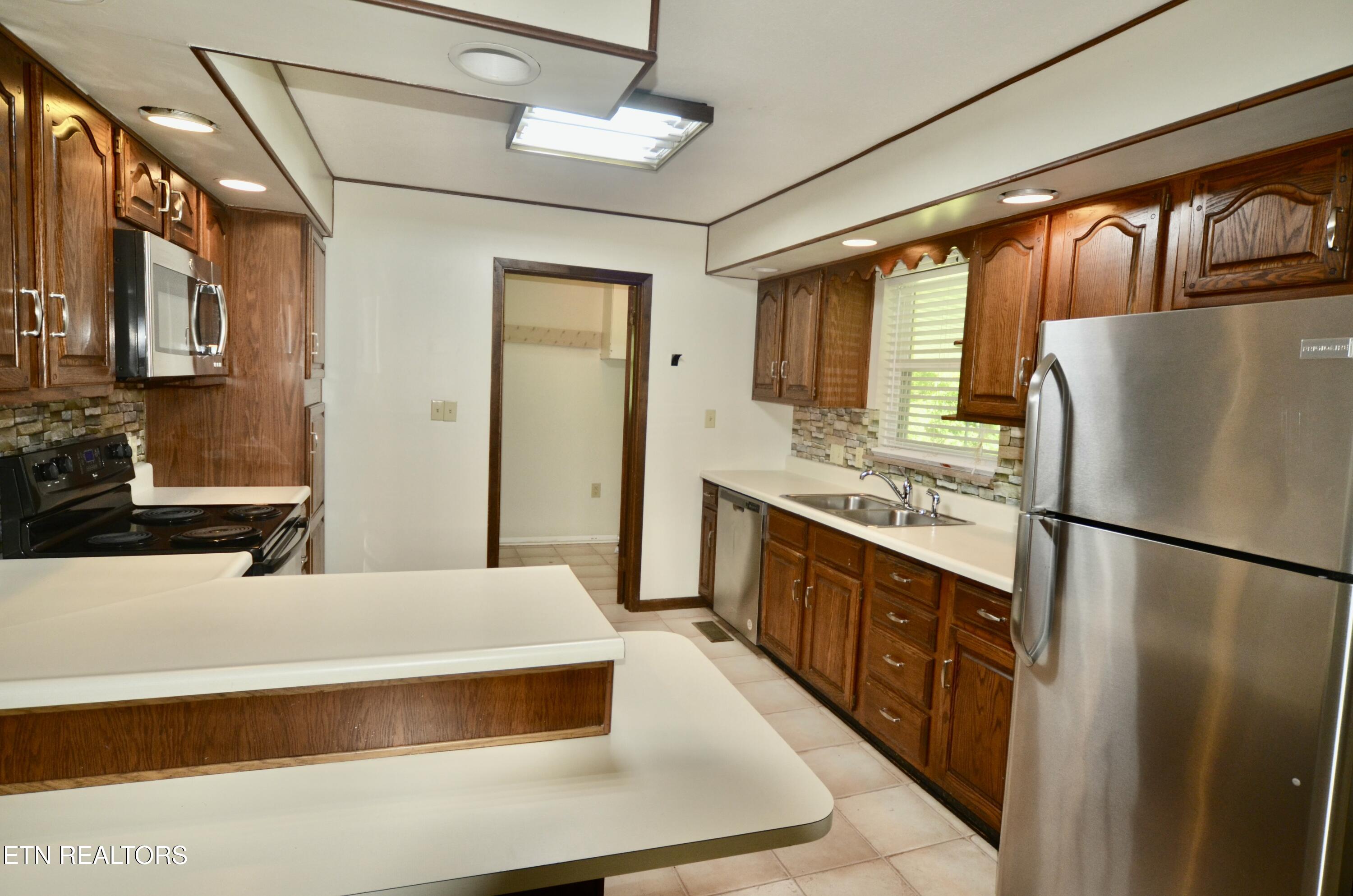 8628 Dolph Drive Property Photo 9