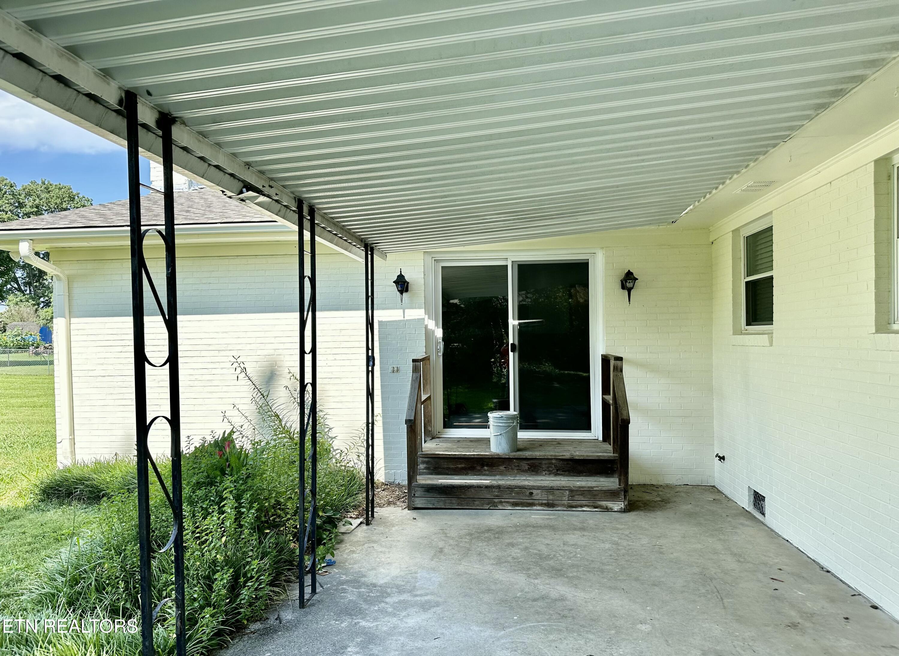 8628 Dolph Drive Property Photo 14