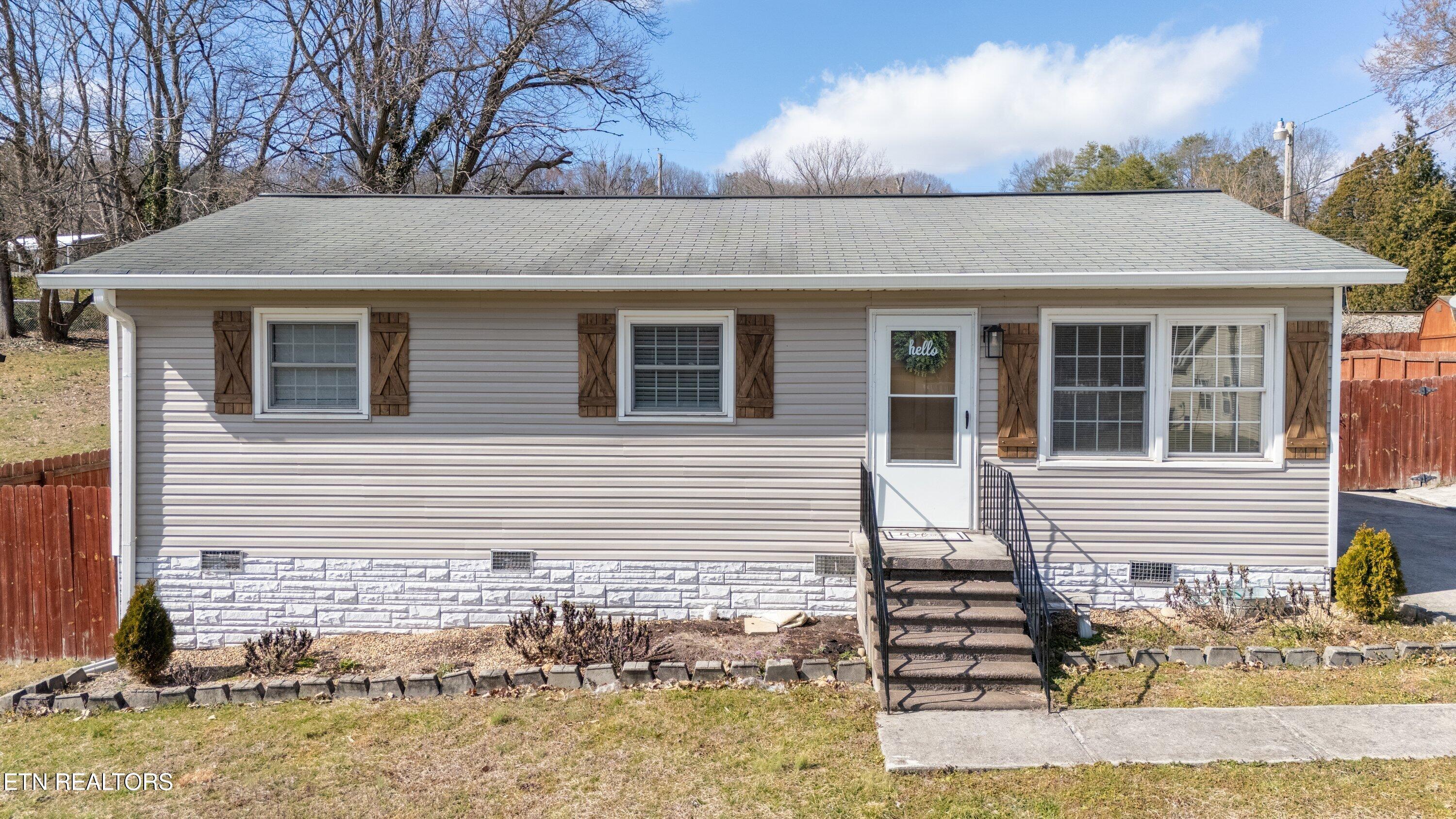 215 Hillcrest St Property Photo