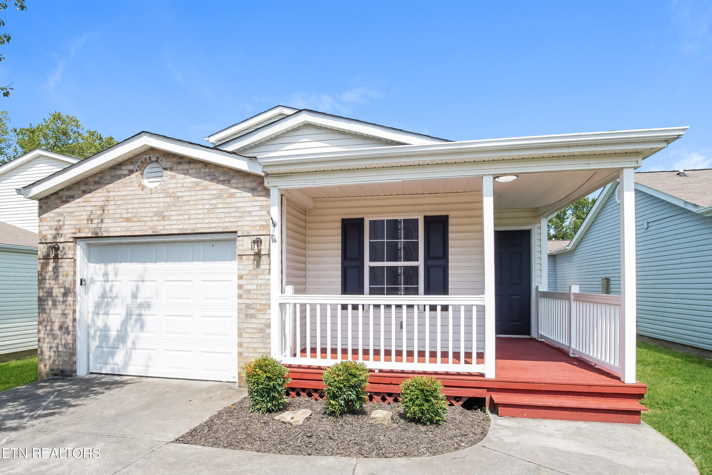 1724 Delmonte Way Property Photo 3