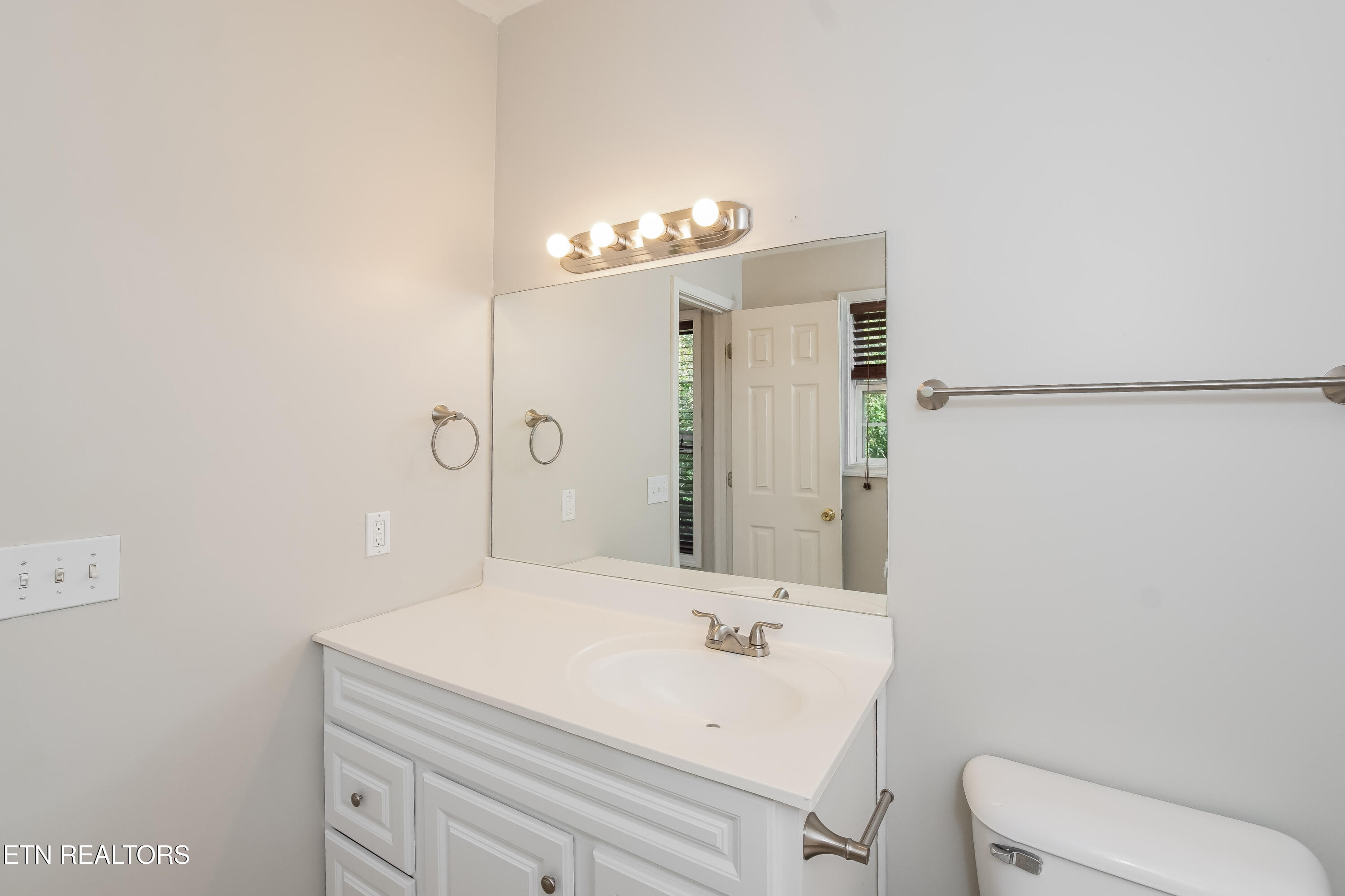 1724 Delmonte Way Property Photo 10