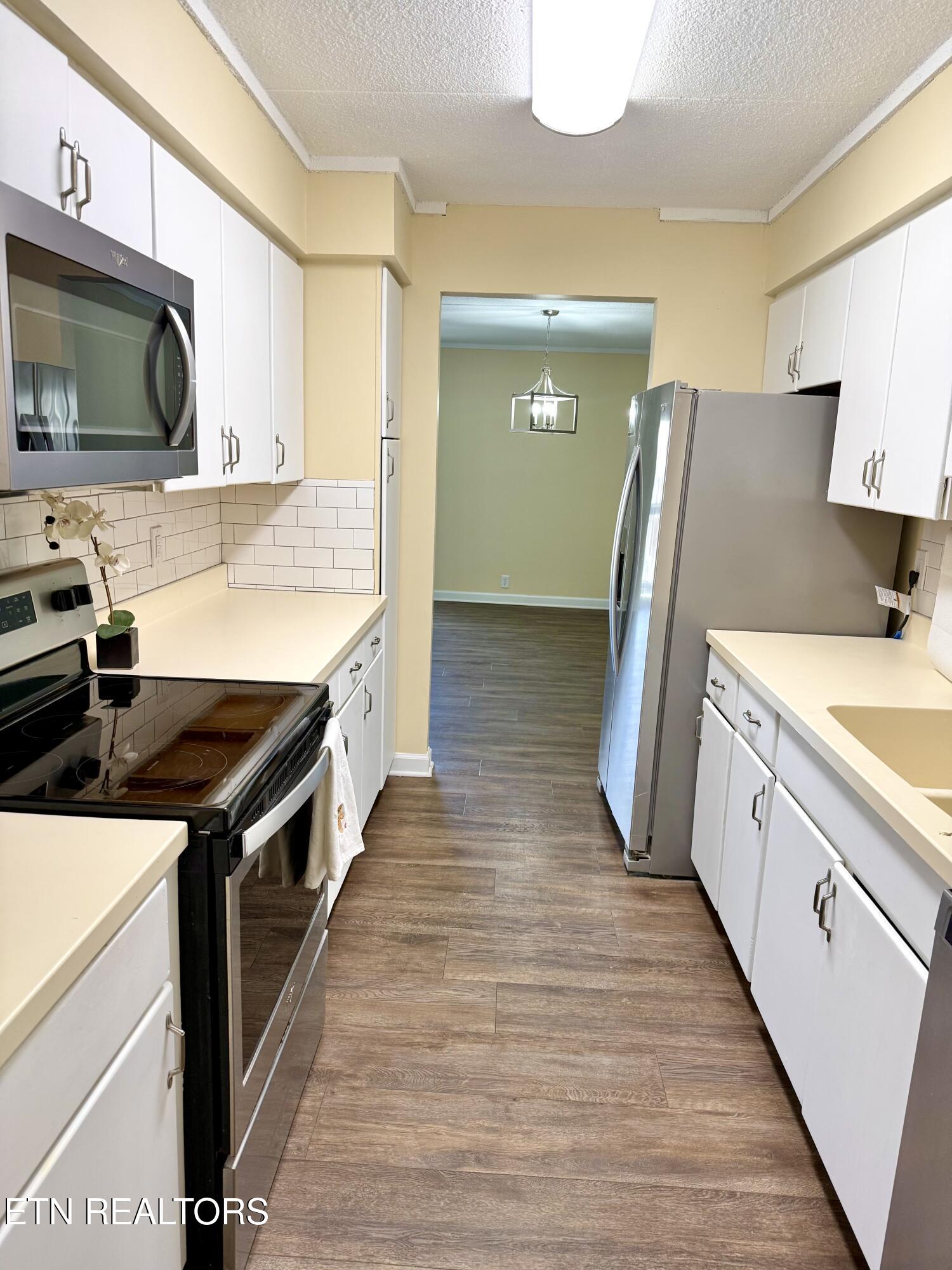 8502 Madrid Court Property Photo 3