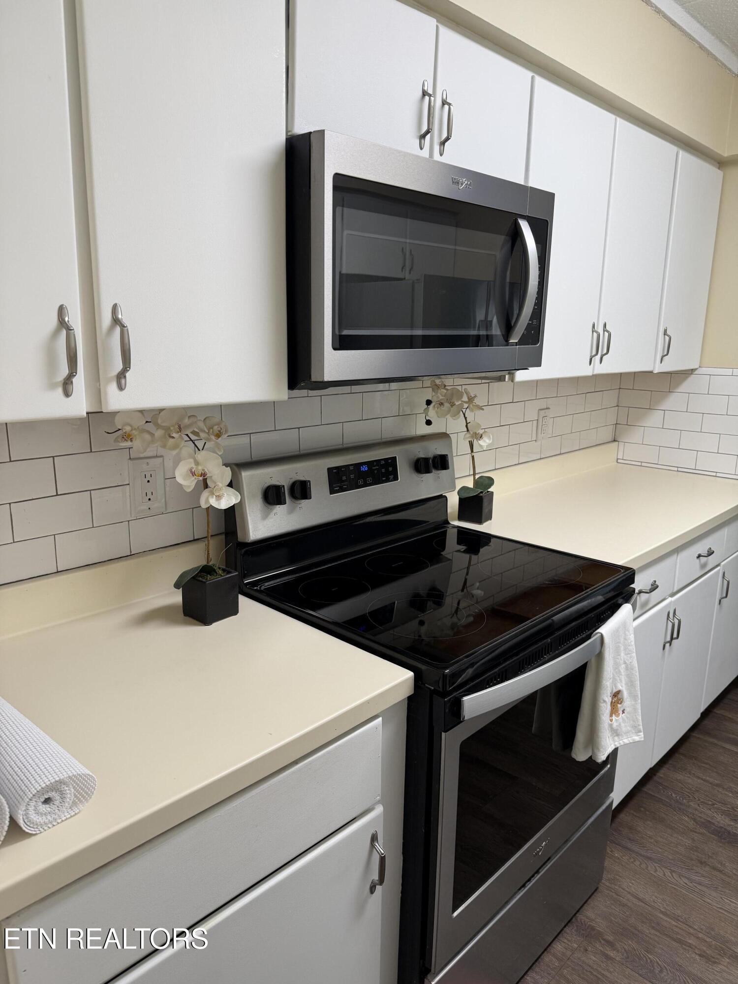 8502 Madrid Court Property Photo 4