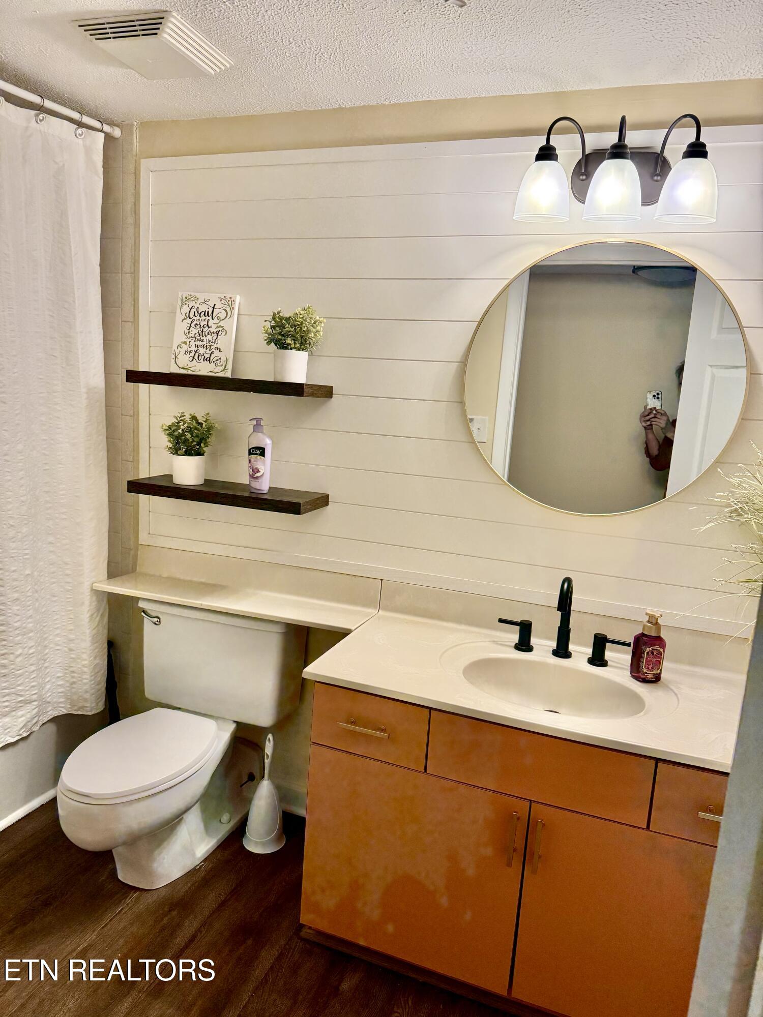 8502 Madrid Court Property Photo 9