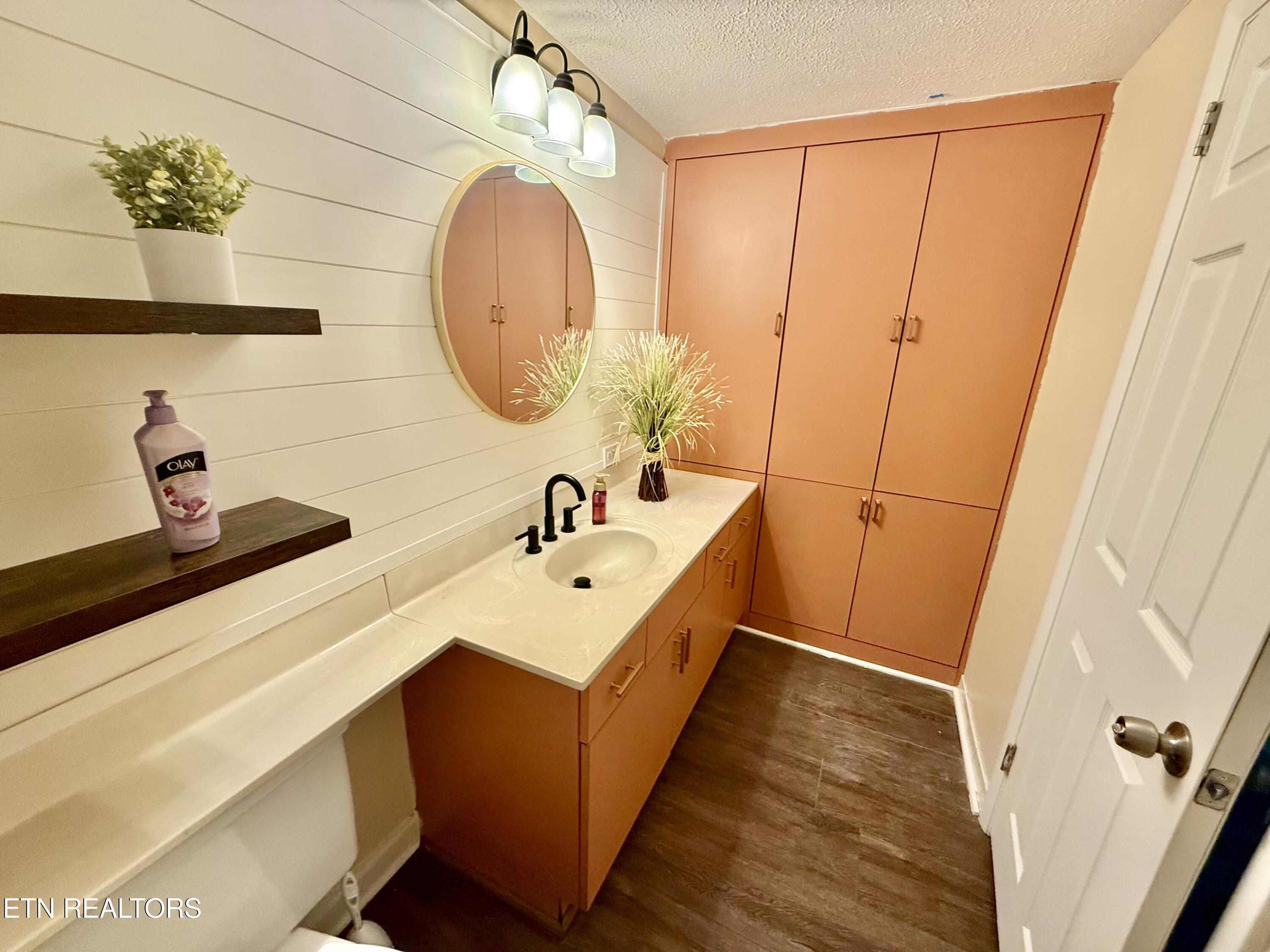 8502 Madrid Court Property Photo 10