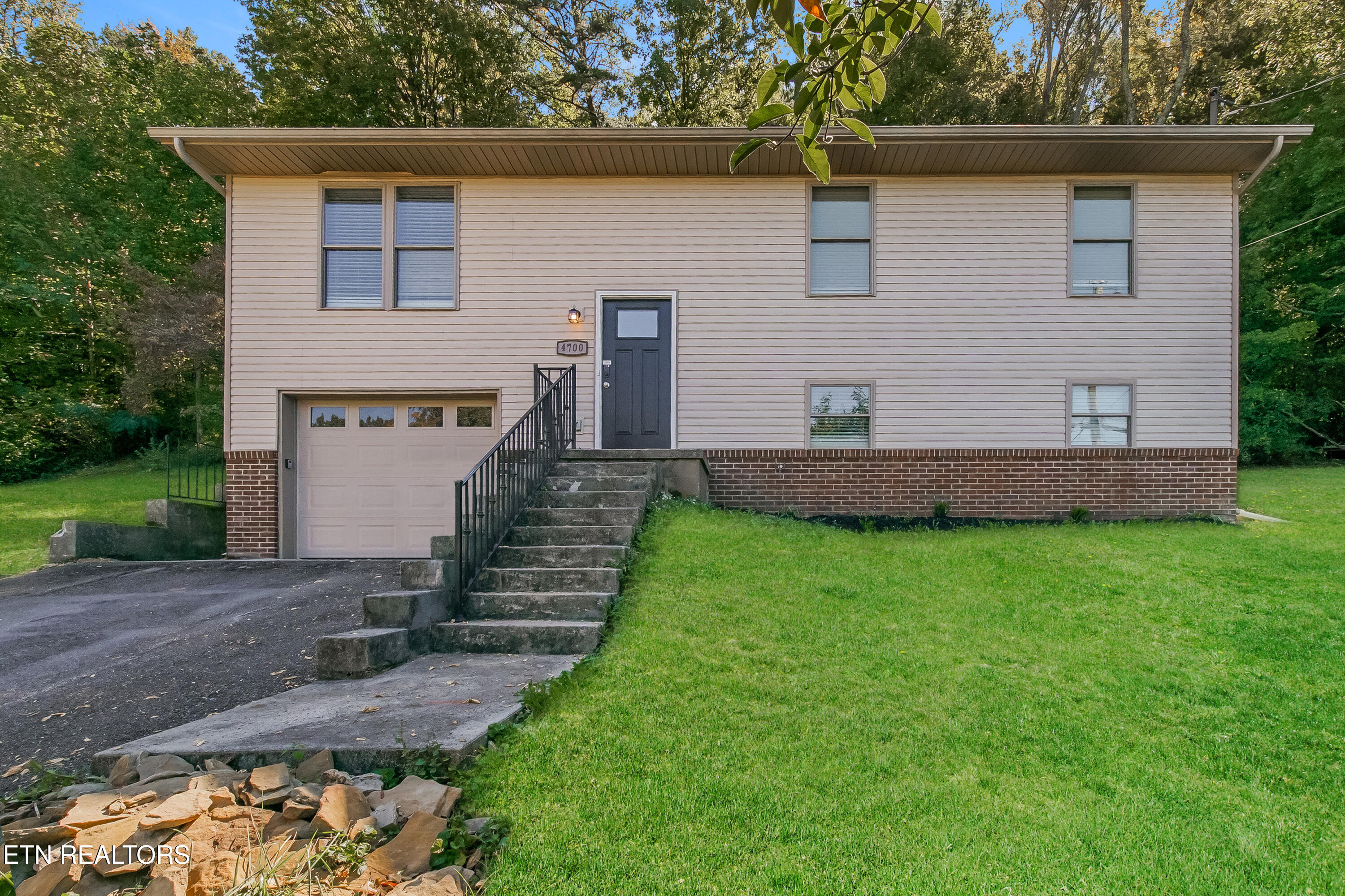4700 Skyview Drive Property Photo 1
