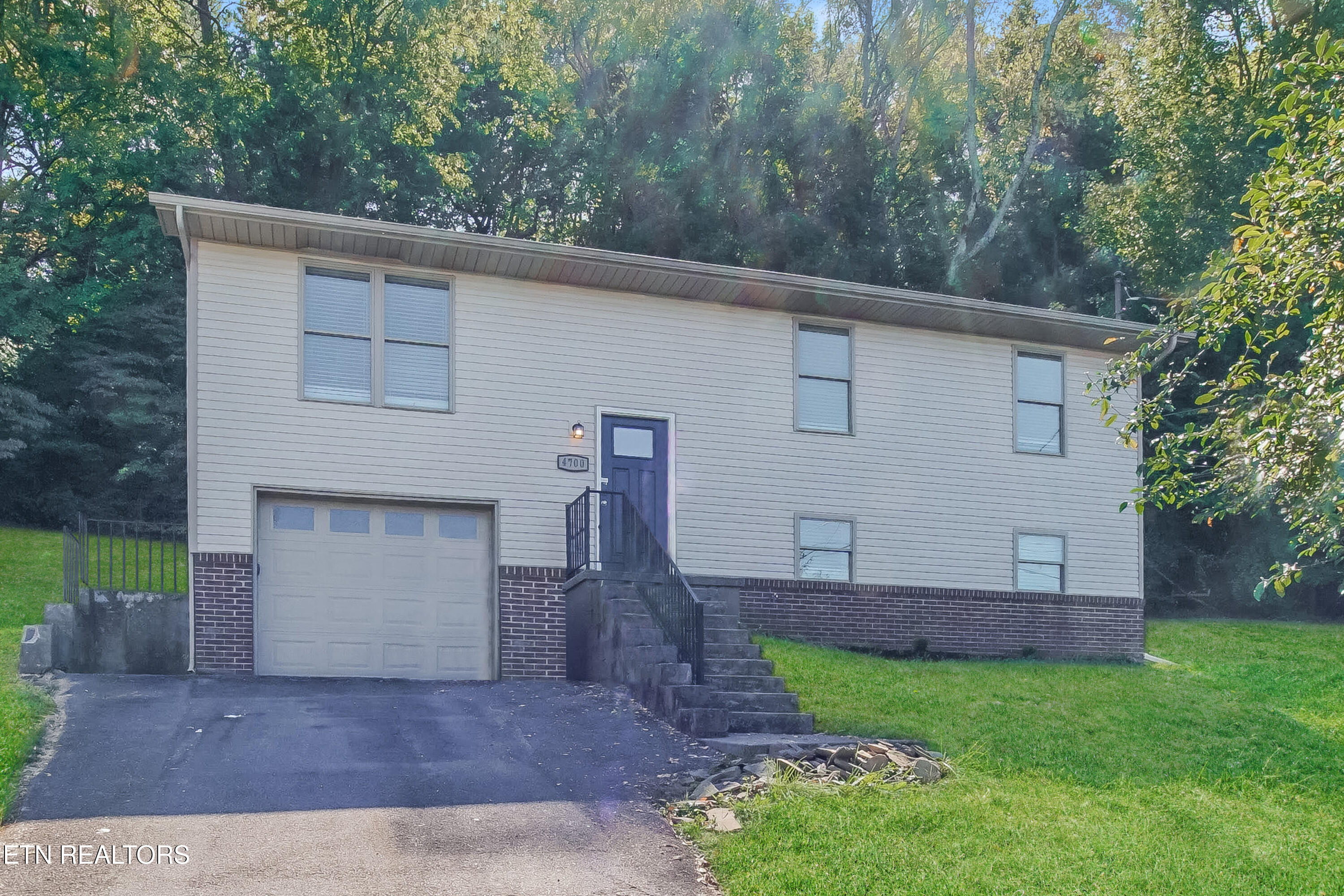 4700 Skyview Drive Property Photo 4