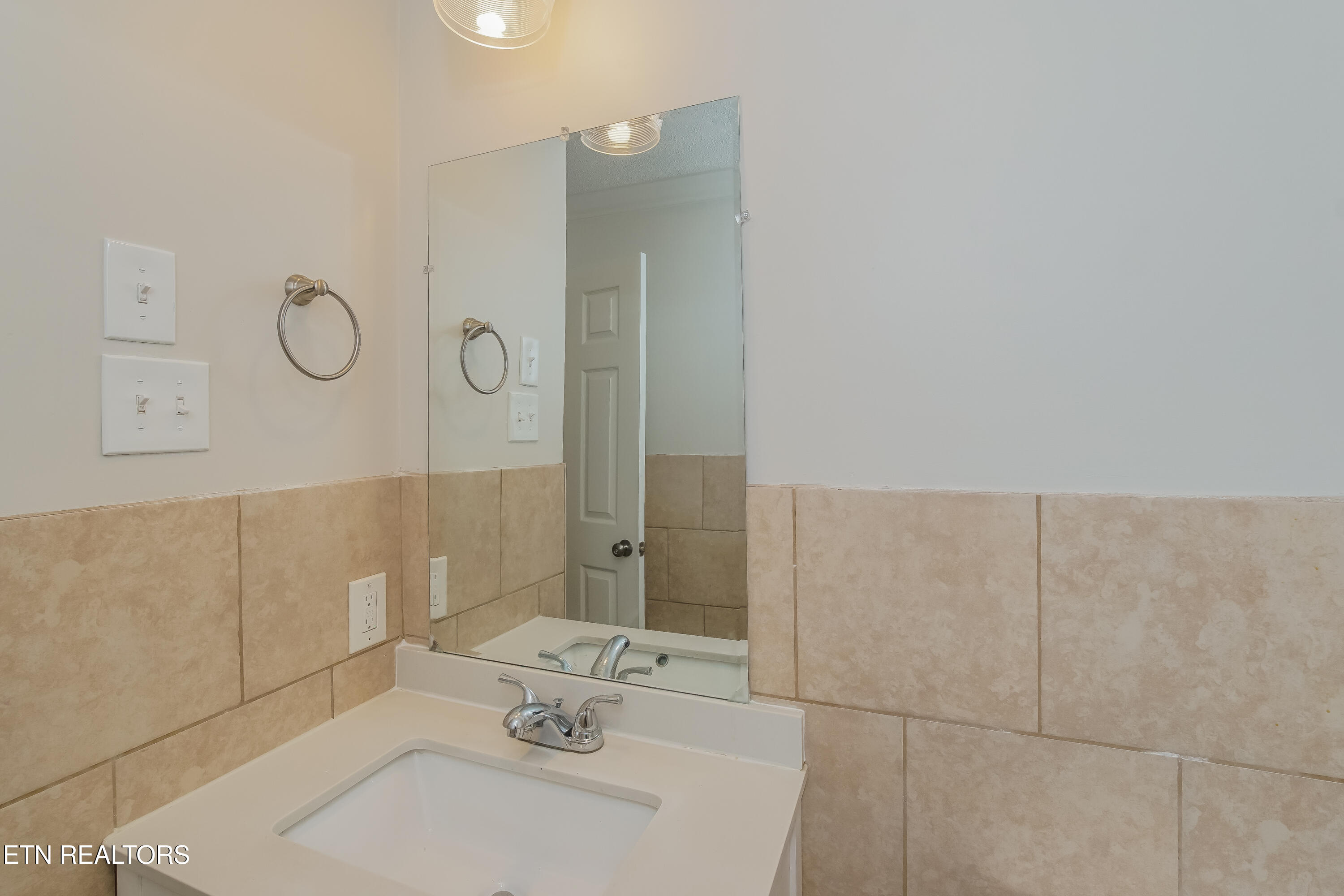 4700 Skyview Drive Property Photo 14