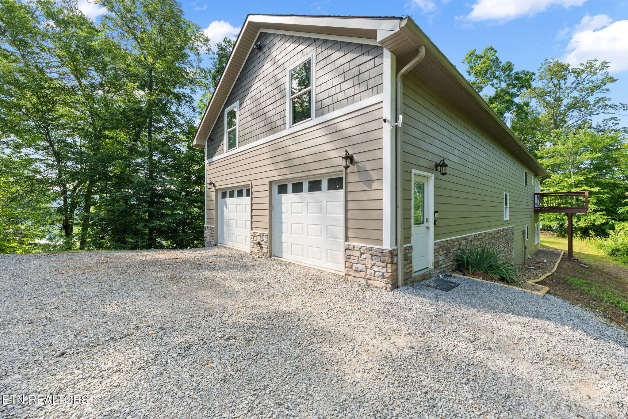 155 Island Rd Property Photo