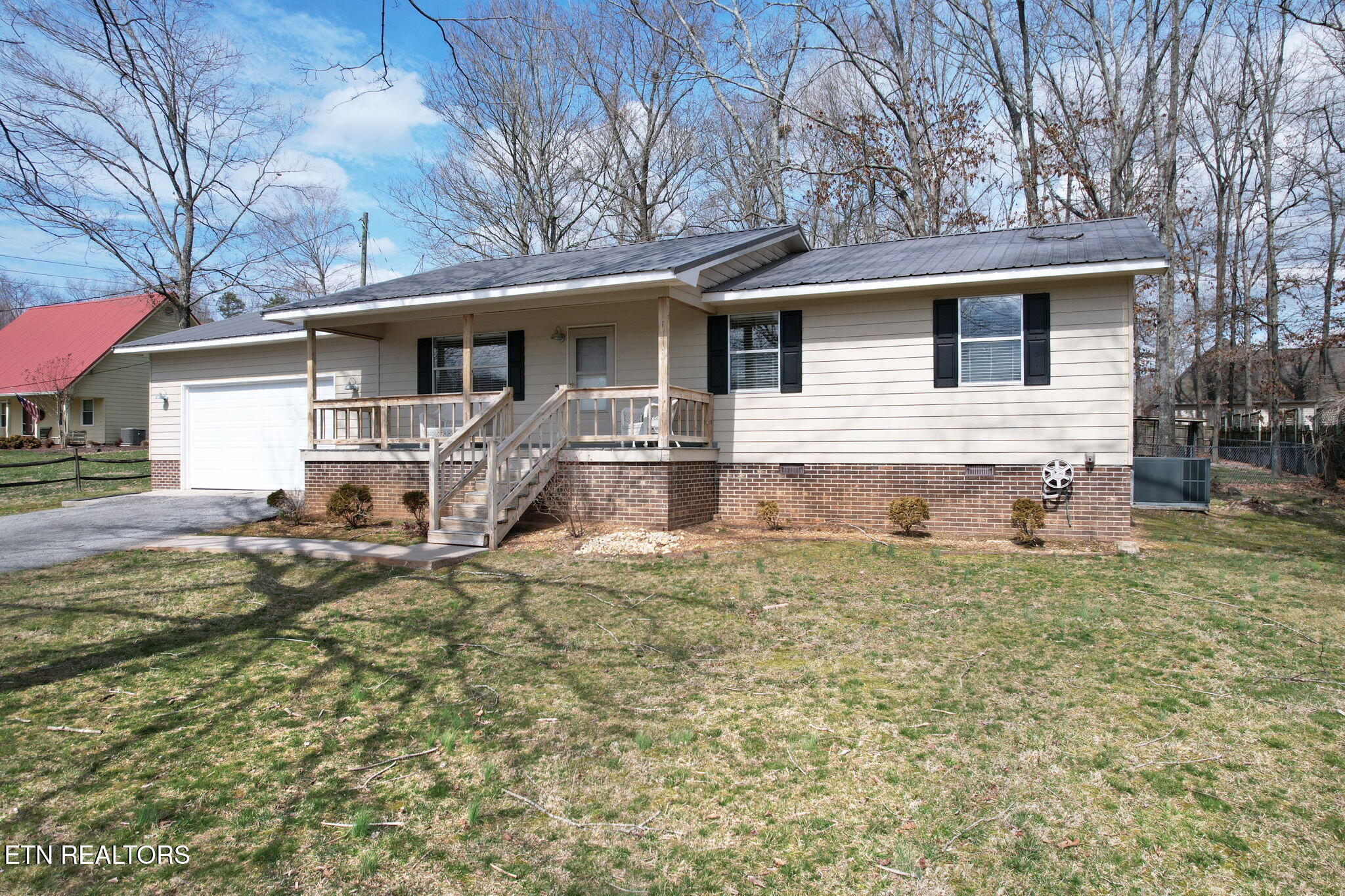 373 Ne Old Tasso Place Property Photo 2