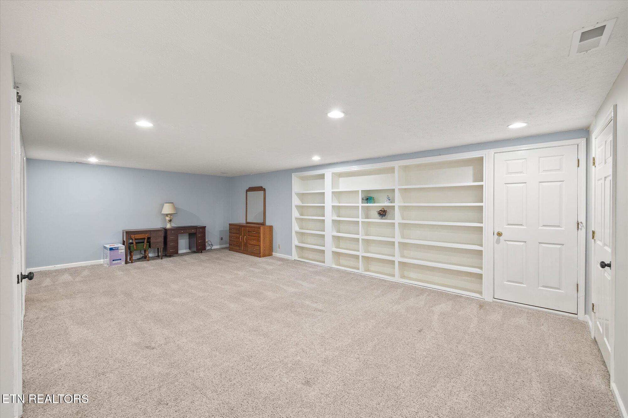 383 Hermitage Ave Property Photo 30