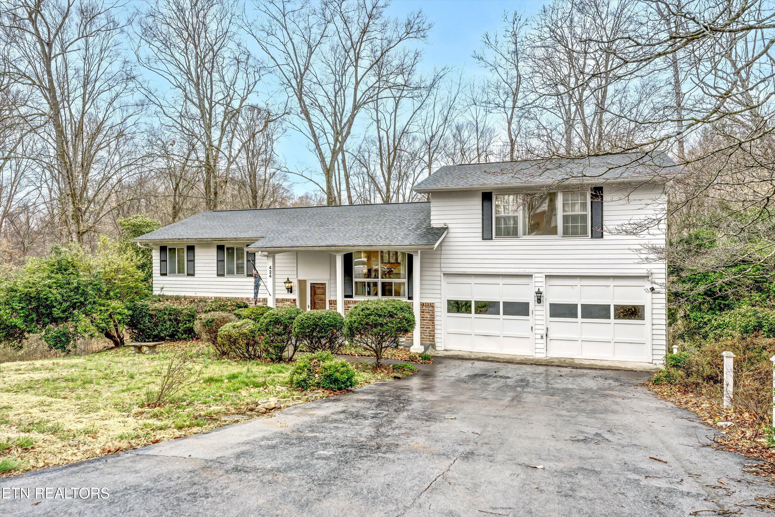 424 Maple Ave Property Photo