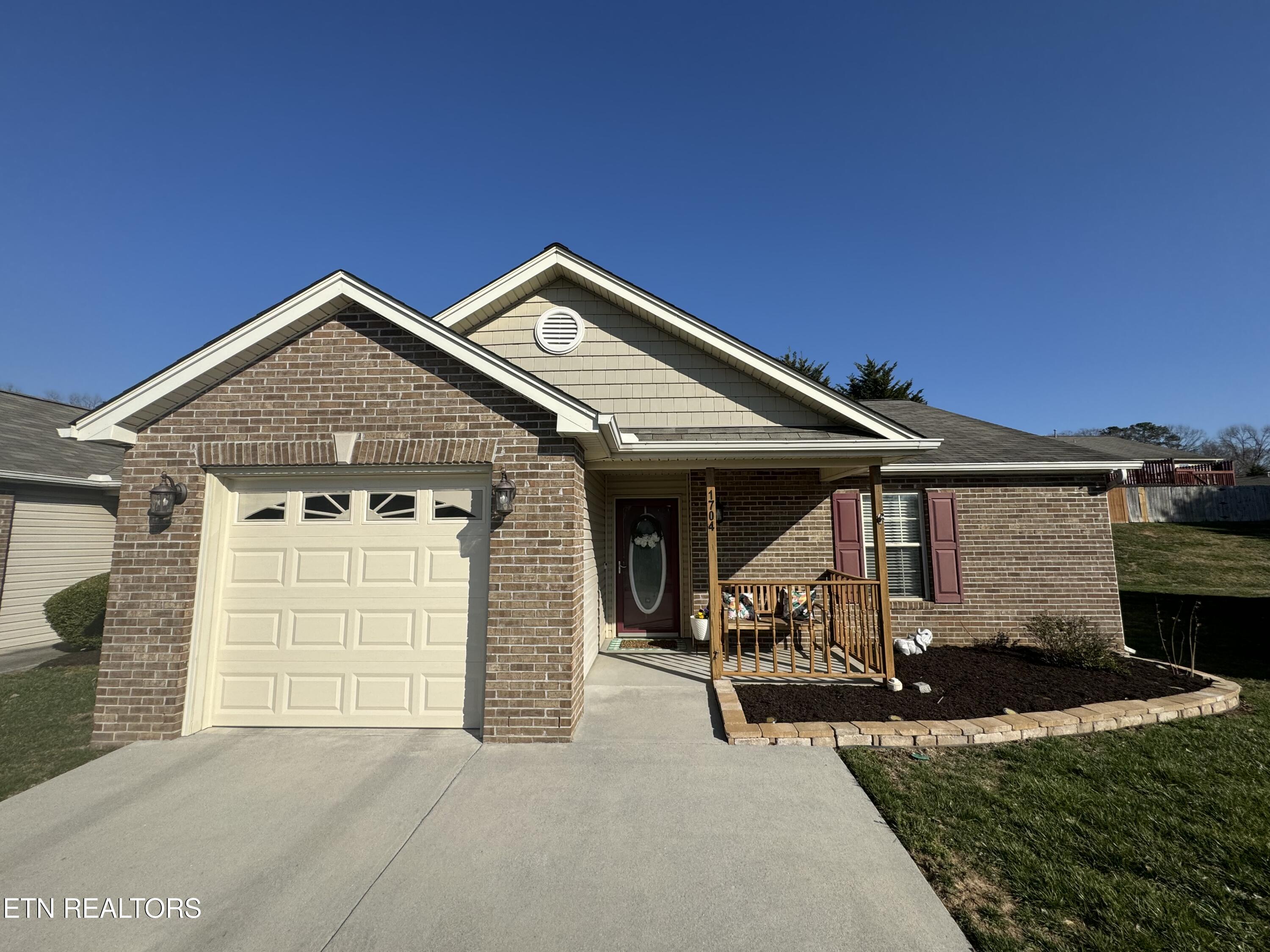 1704 Appian Way Property Photo 1