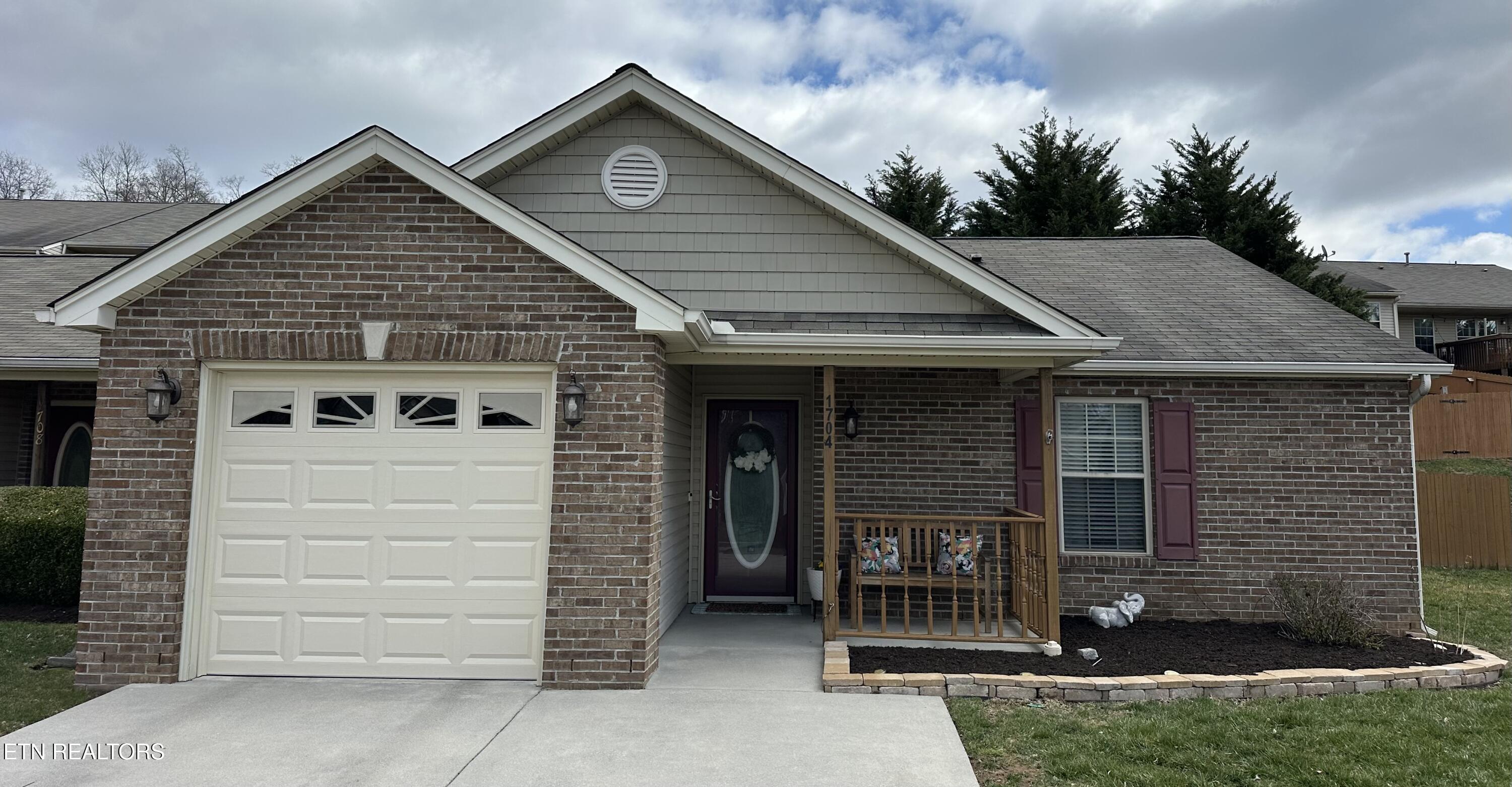 1704 Appian Way Property Photo 2