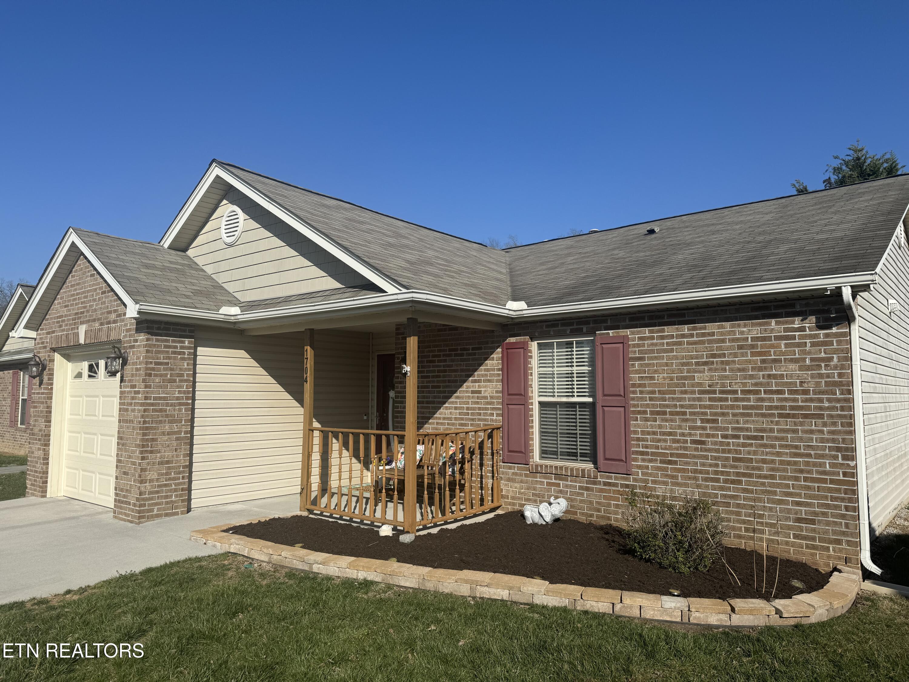 1704 Appian Way Property Photo 3