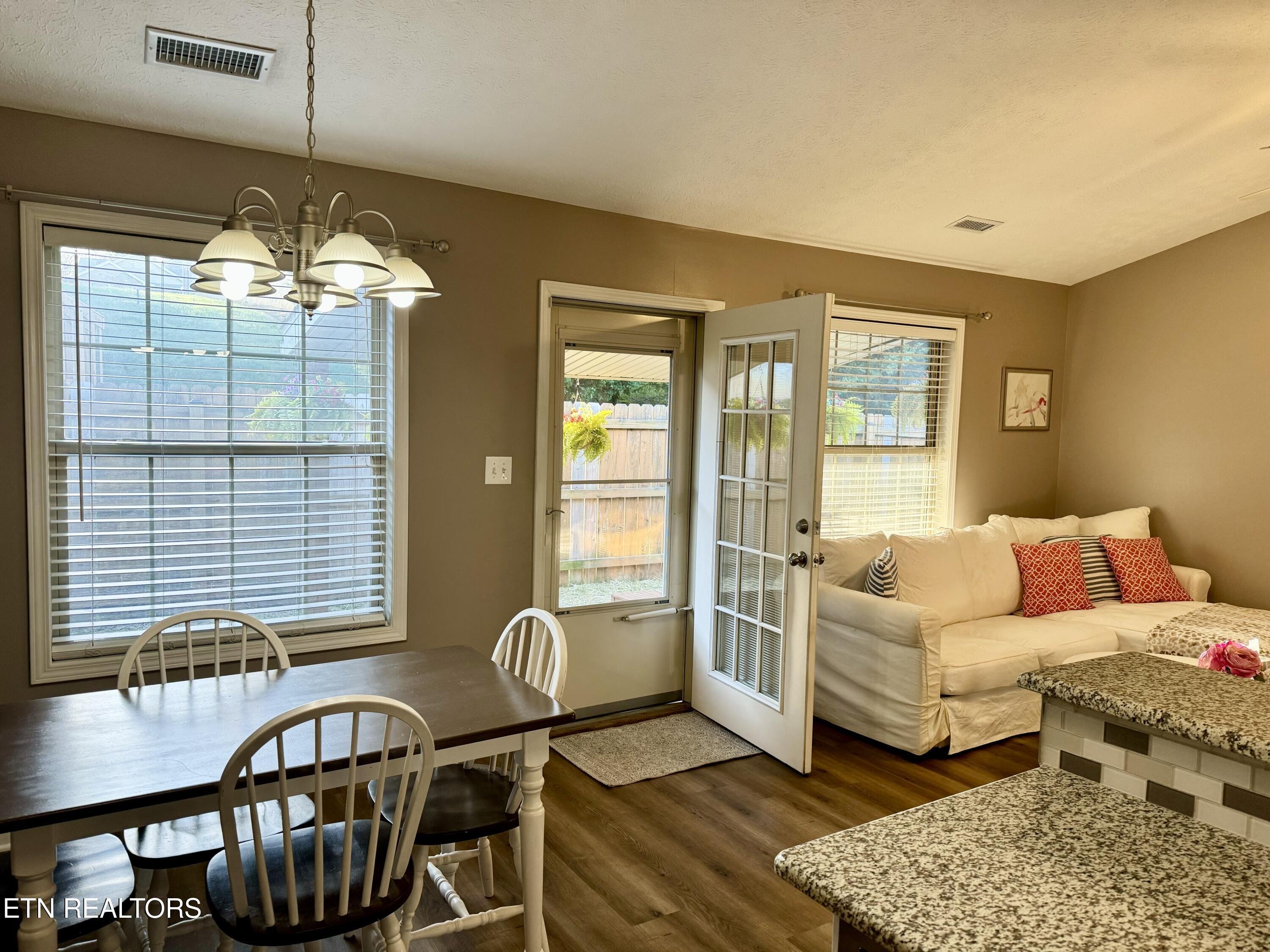 1704 Appian Way Property Photo 4
