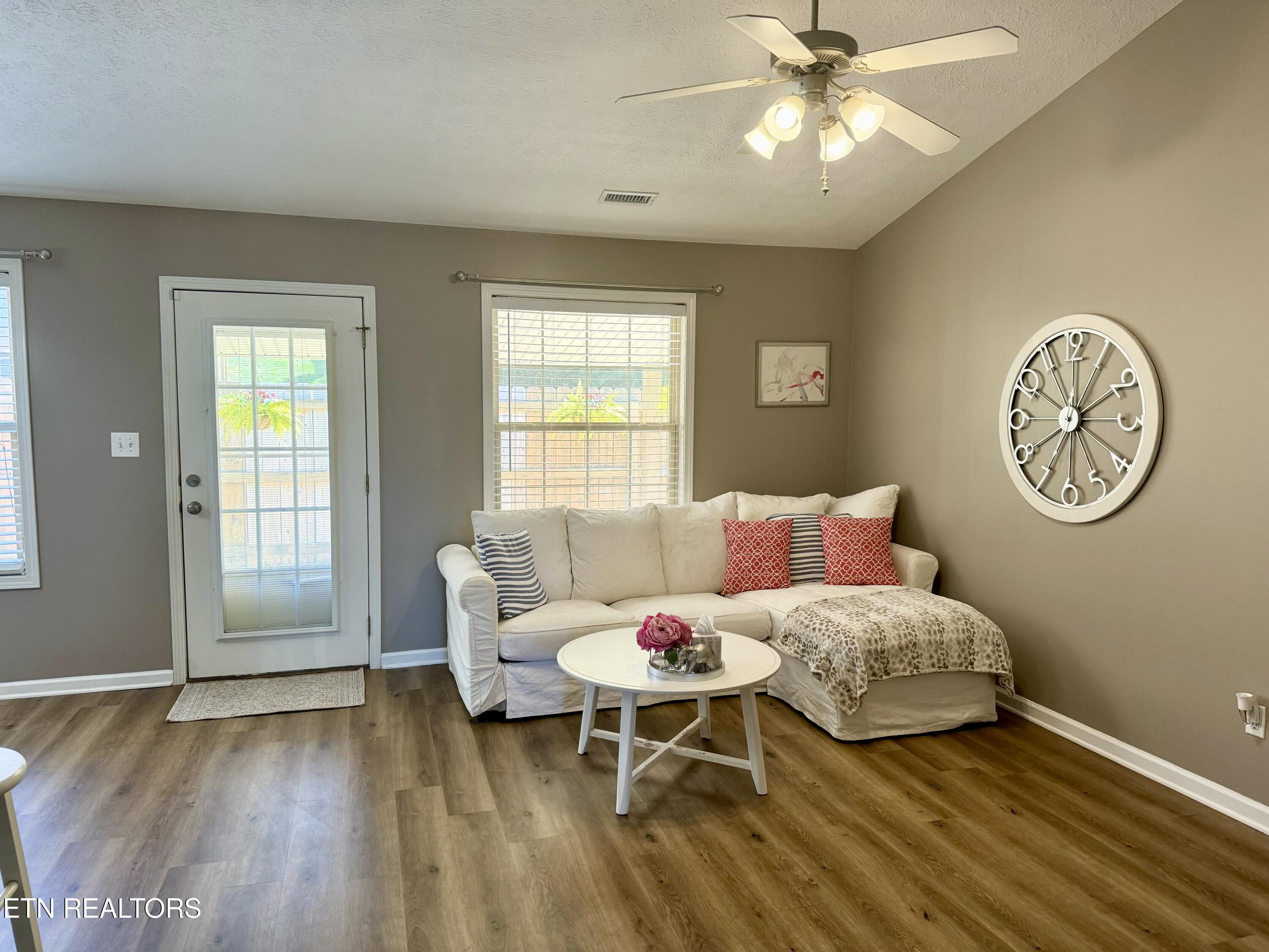 1704 Appian Way Property Photo 7