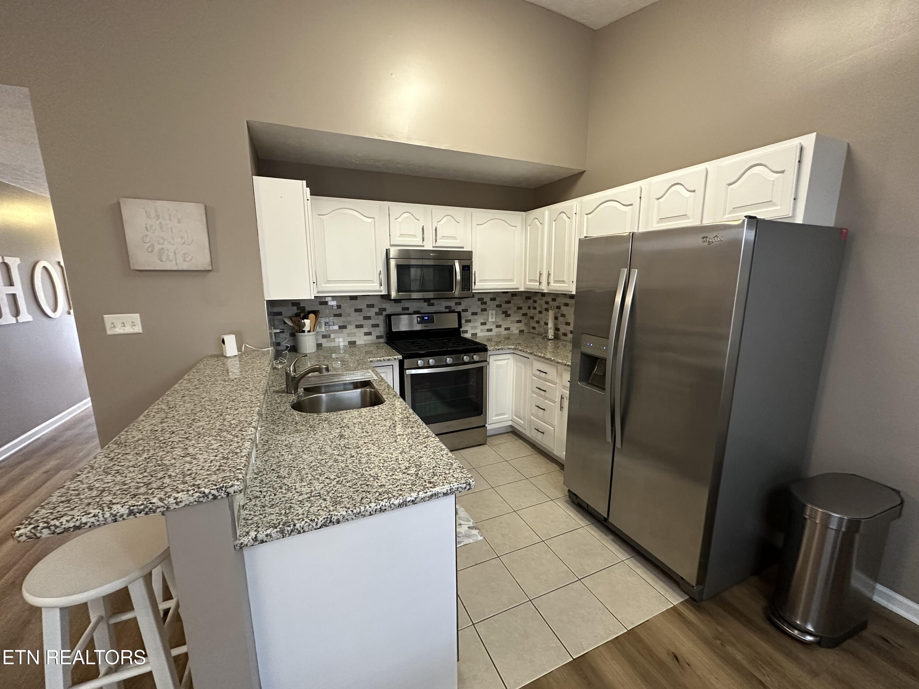1704 Appian Way Property Photo 10
