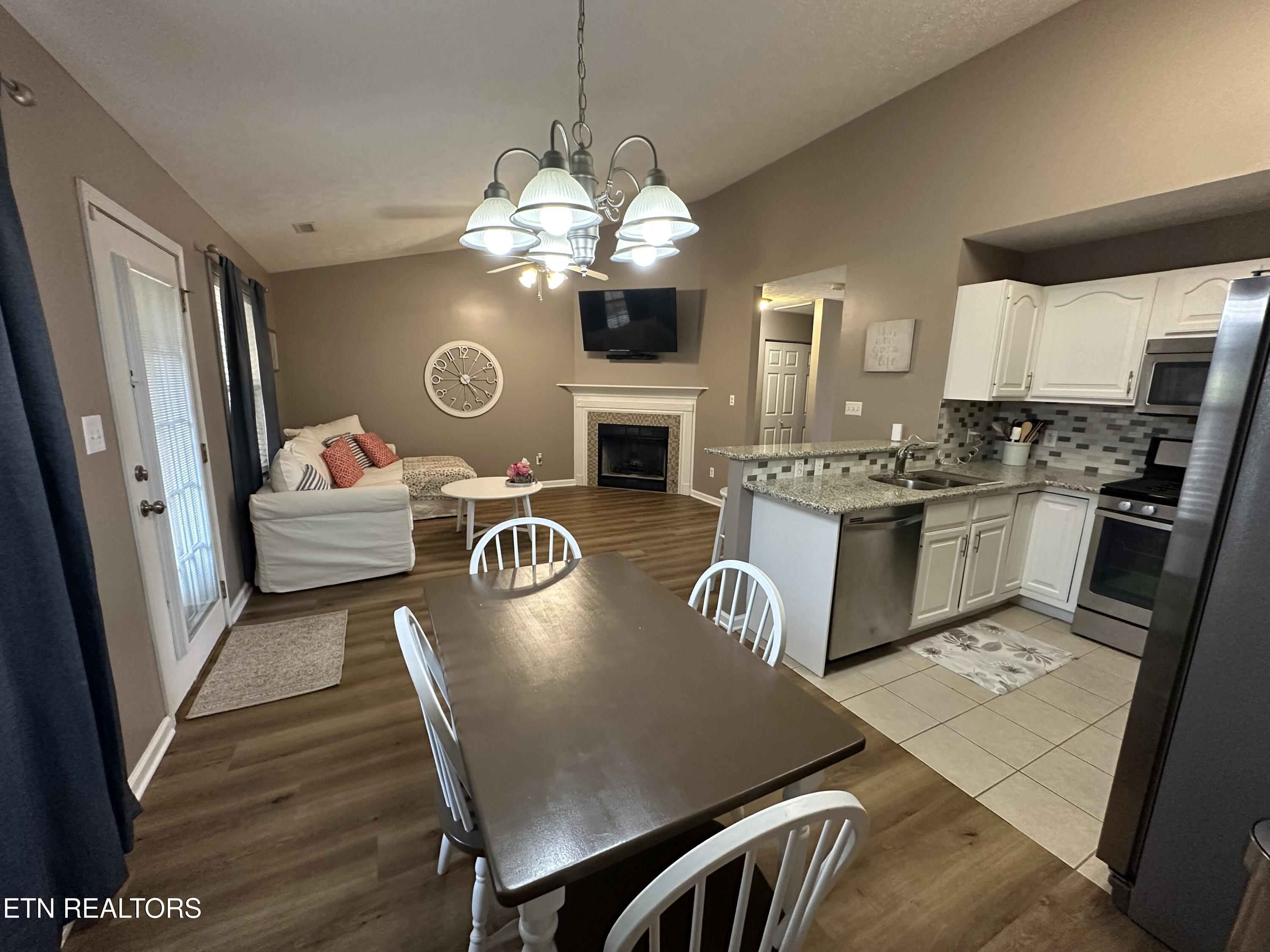 1704 Appian Way Property Photo 11