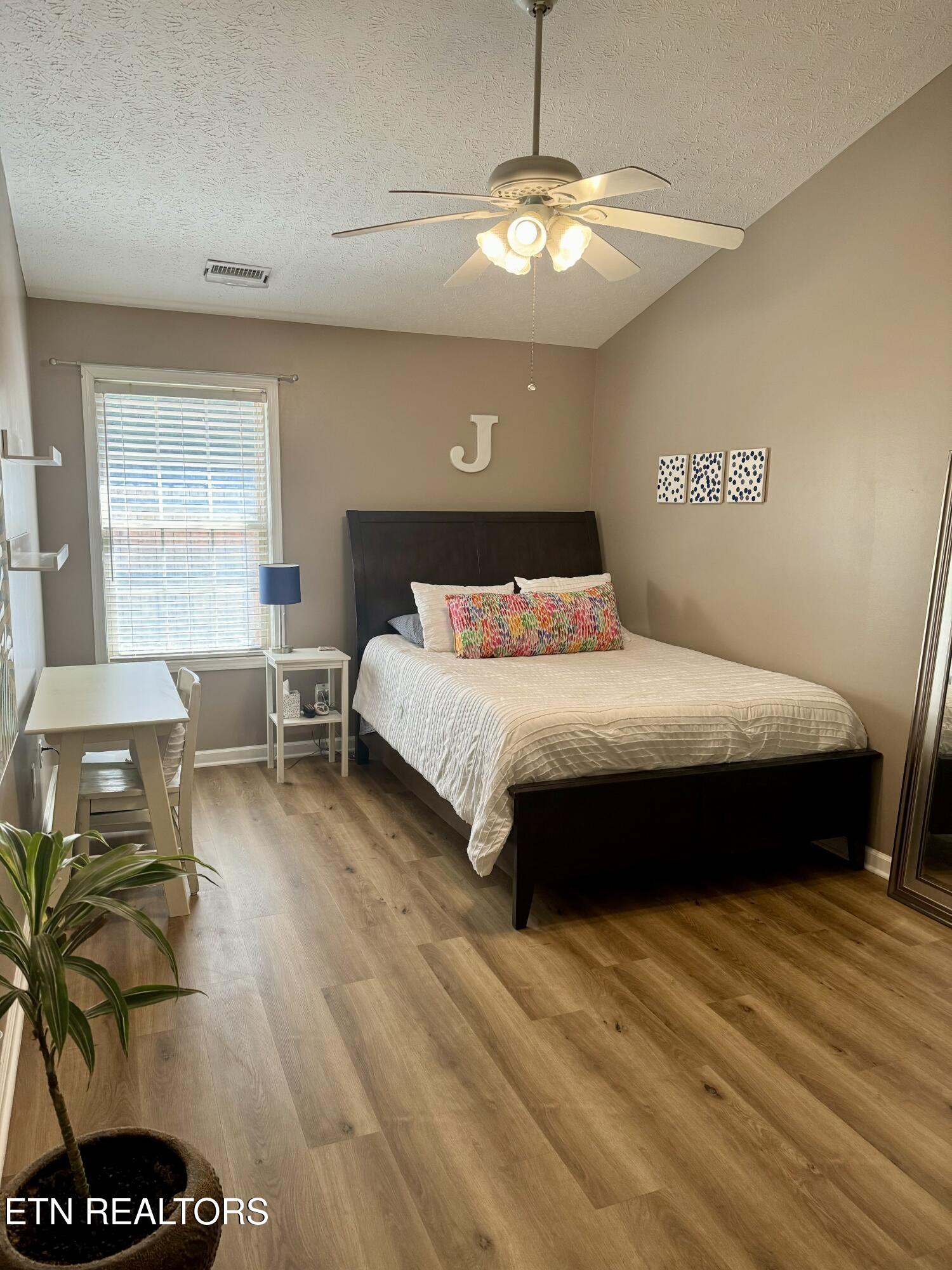 1704 Appian Way Property Photo 12