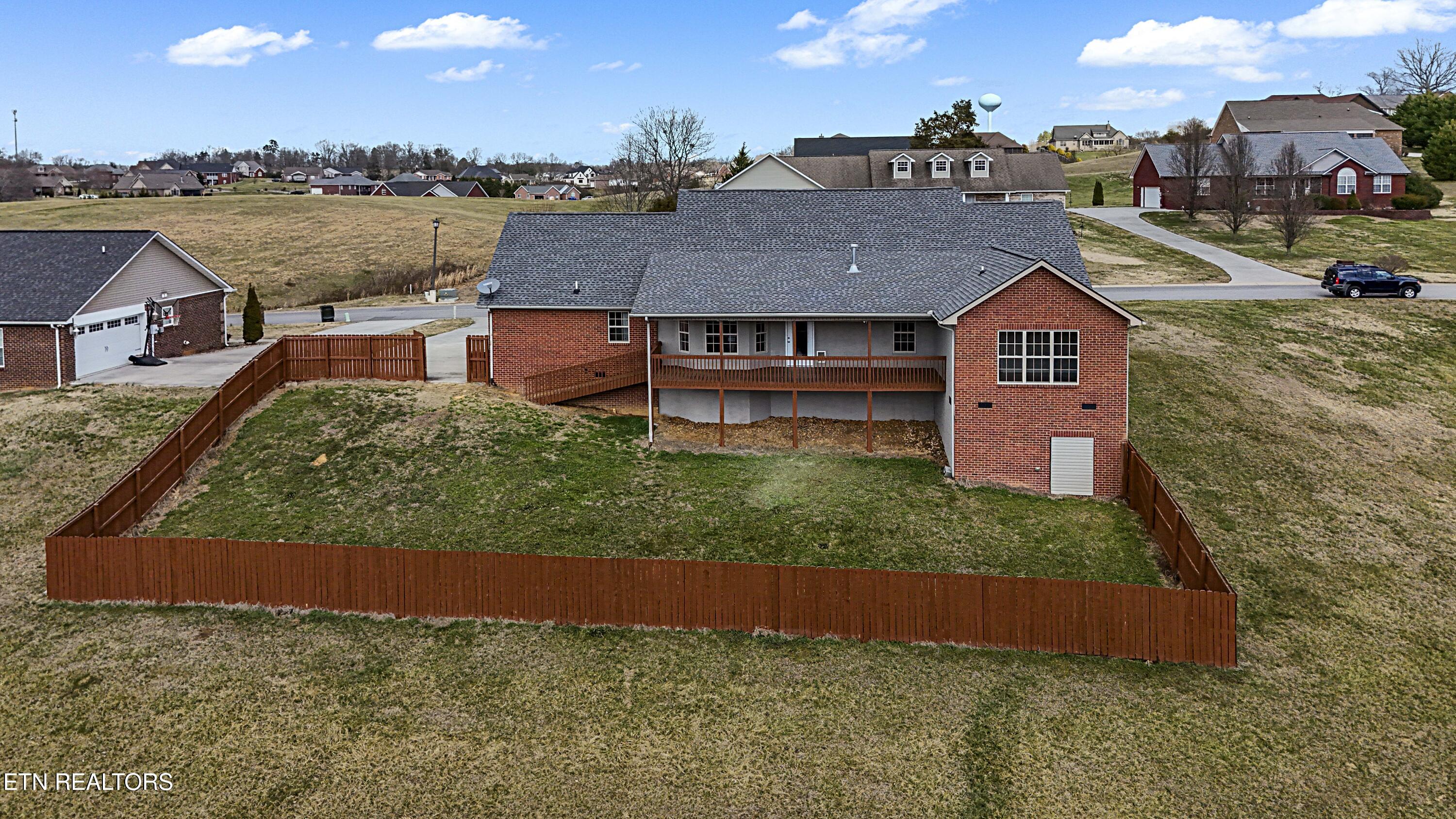 1330 Sugarland Circle Property Photo 2