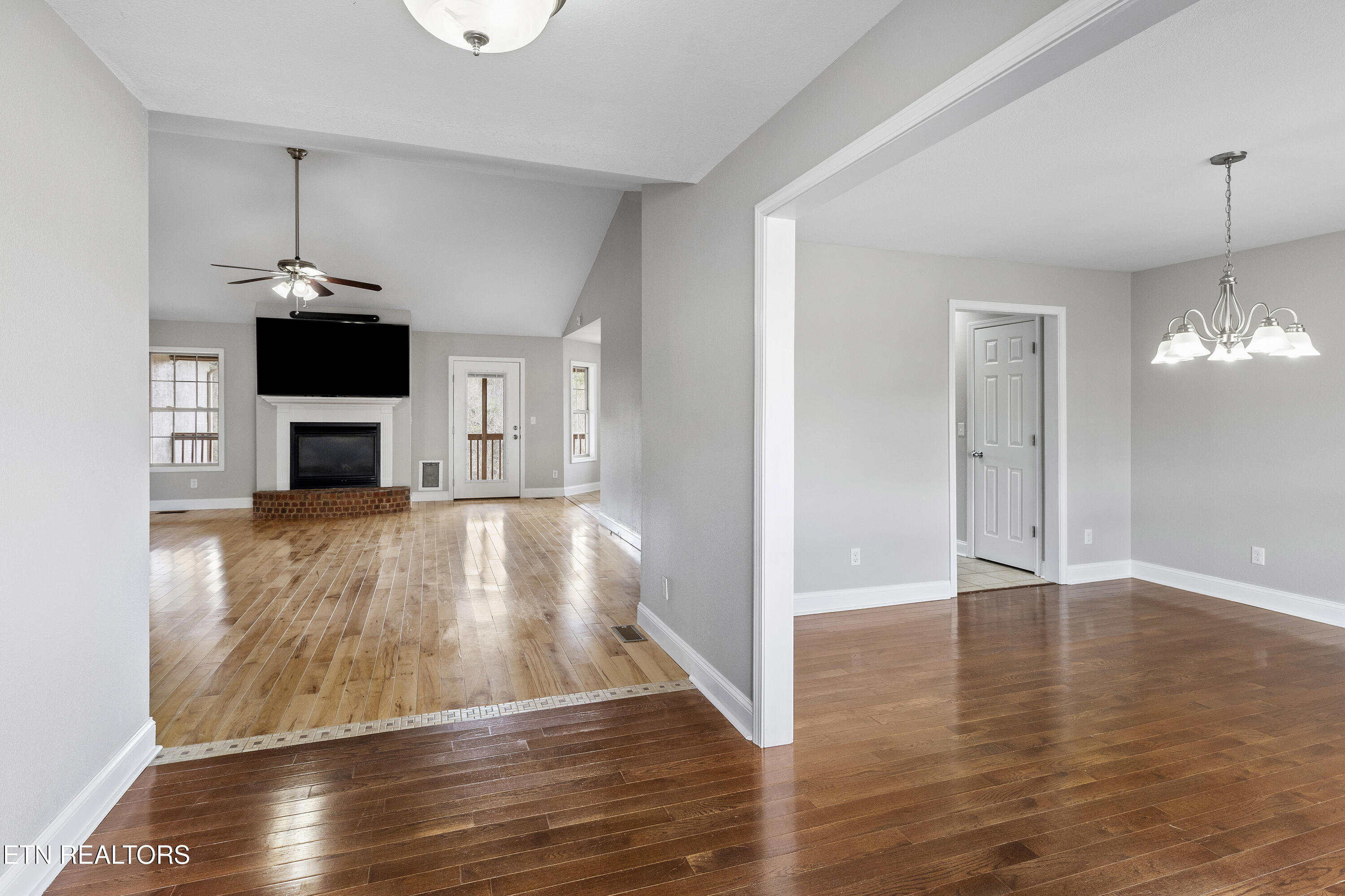 1330 Sugarland Circle Property Photo 4