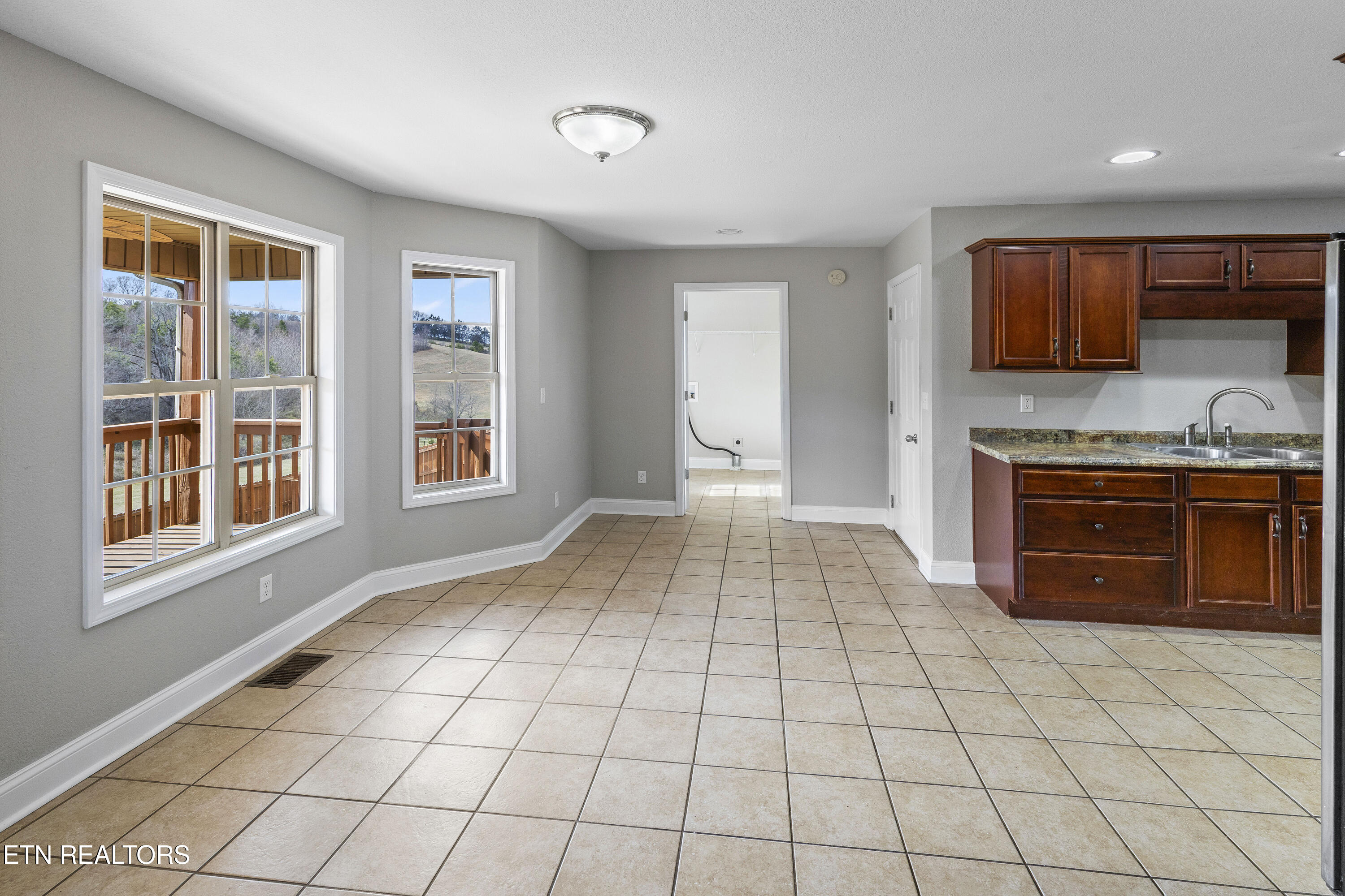 1330 Sugarland Circle Property Photo 11