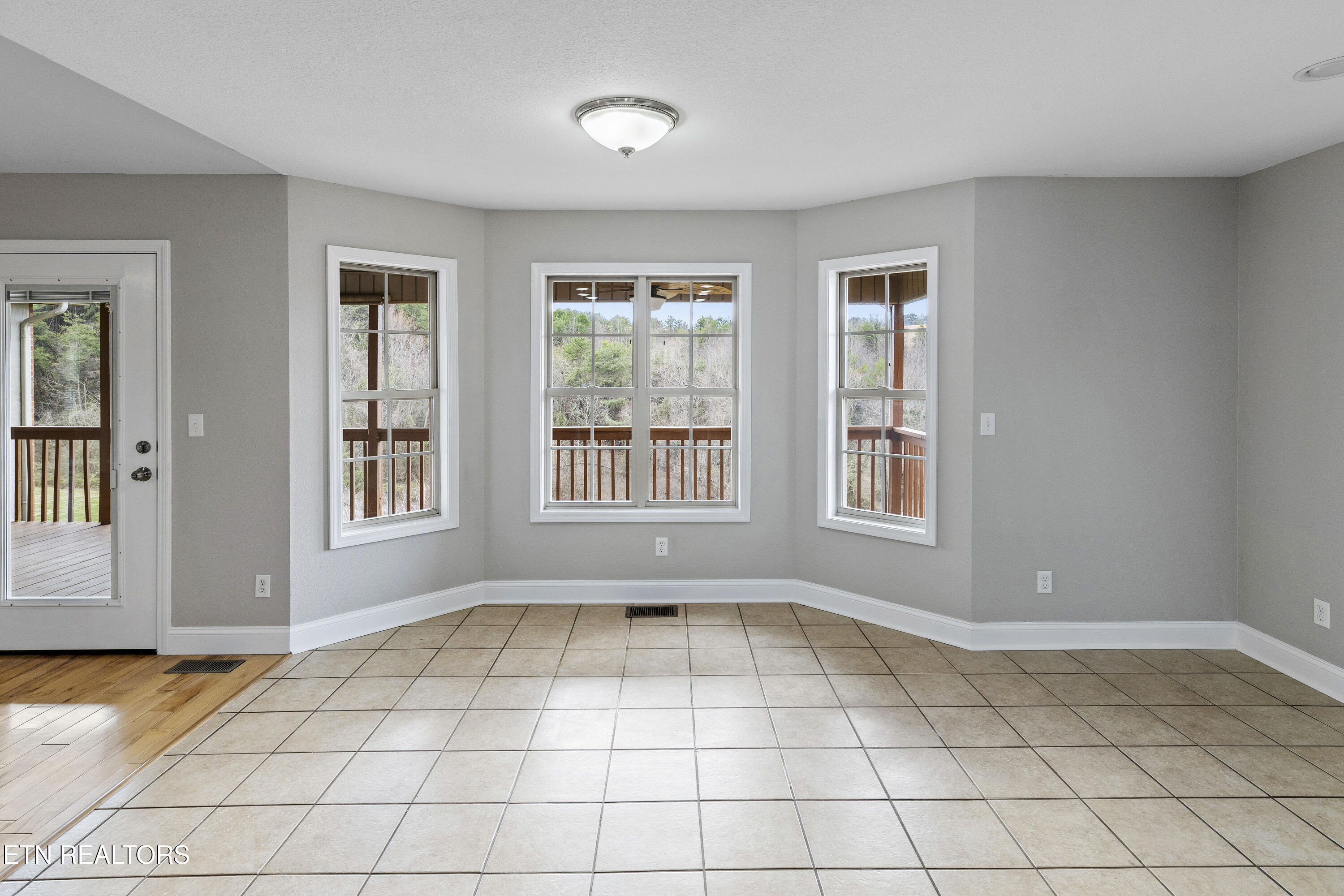 1330 Sugarland Circle Property Photo 12
