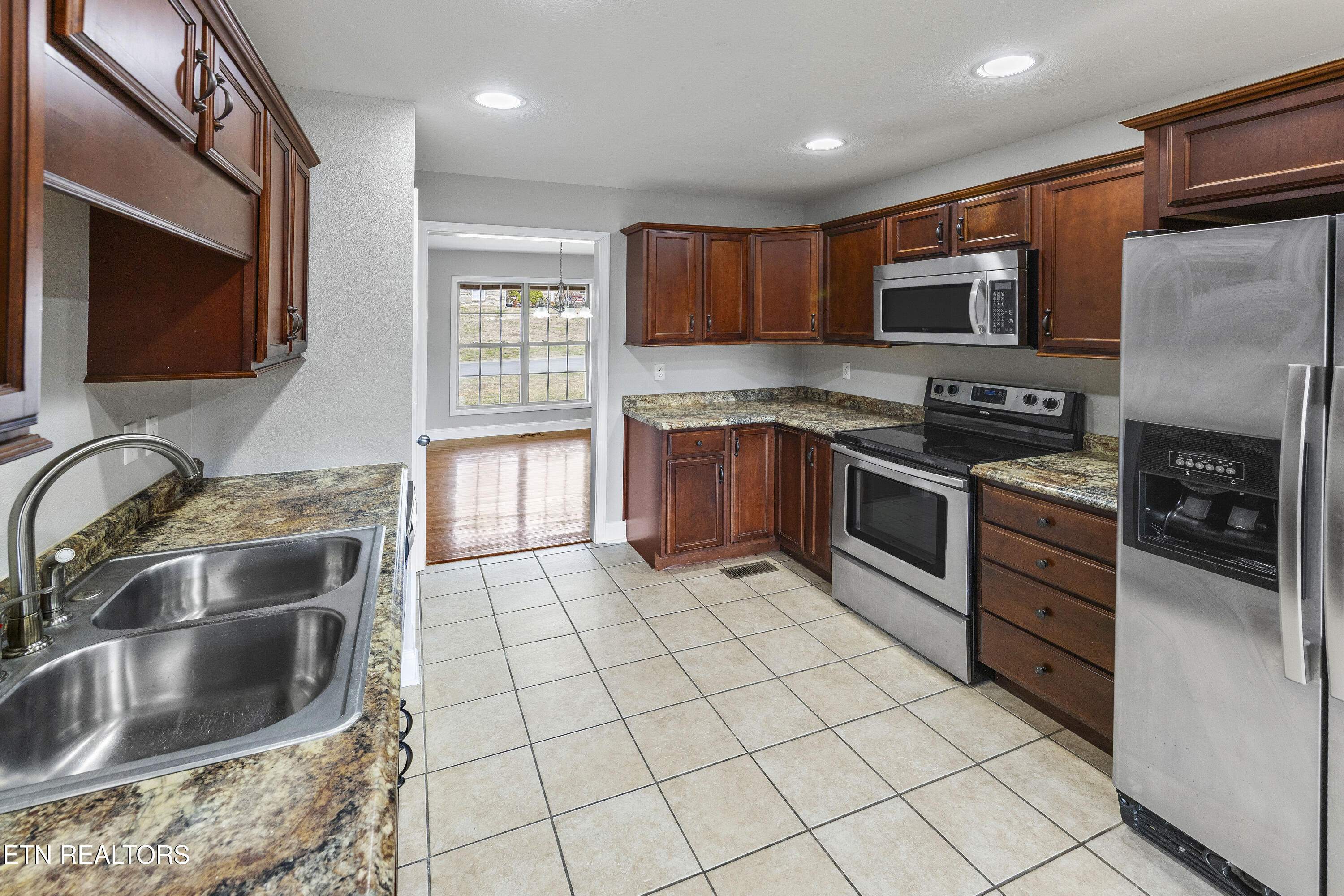 1330 Sugarland Circle Property Photo 13