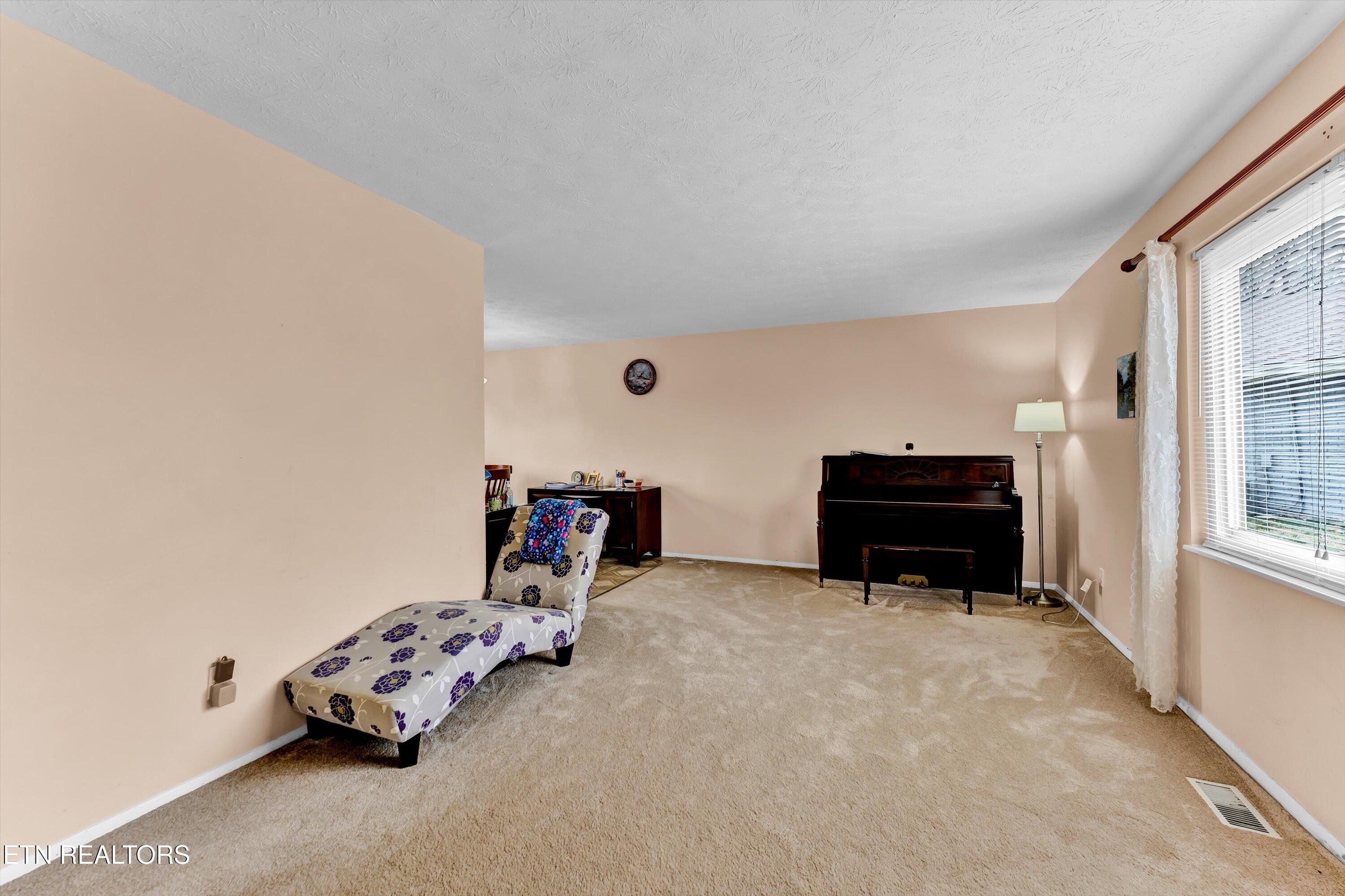 8618 Peppertree Lane Property Photo 5