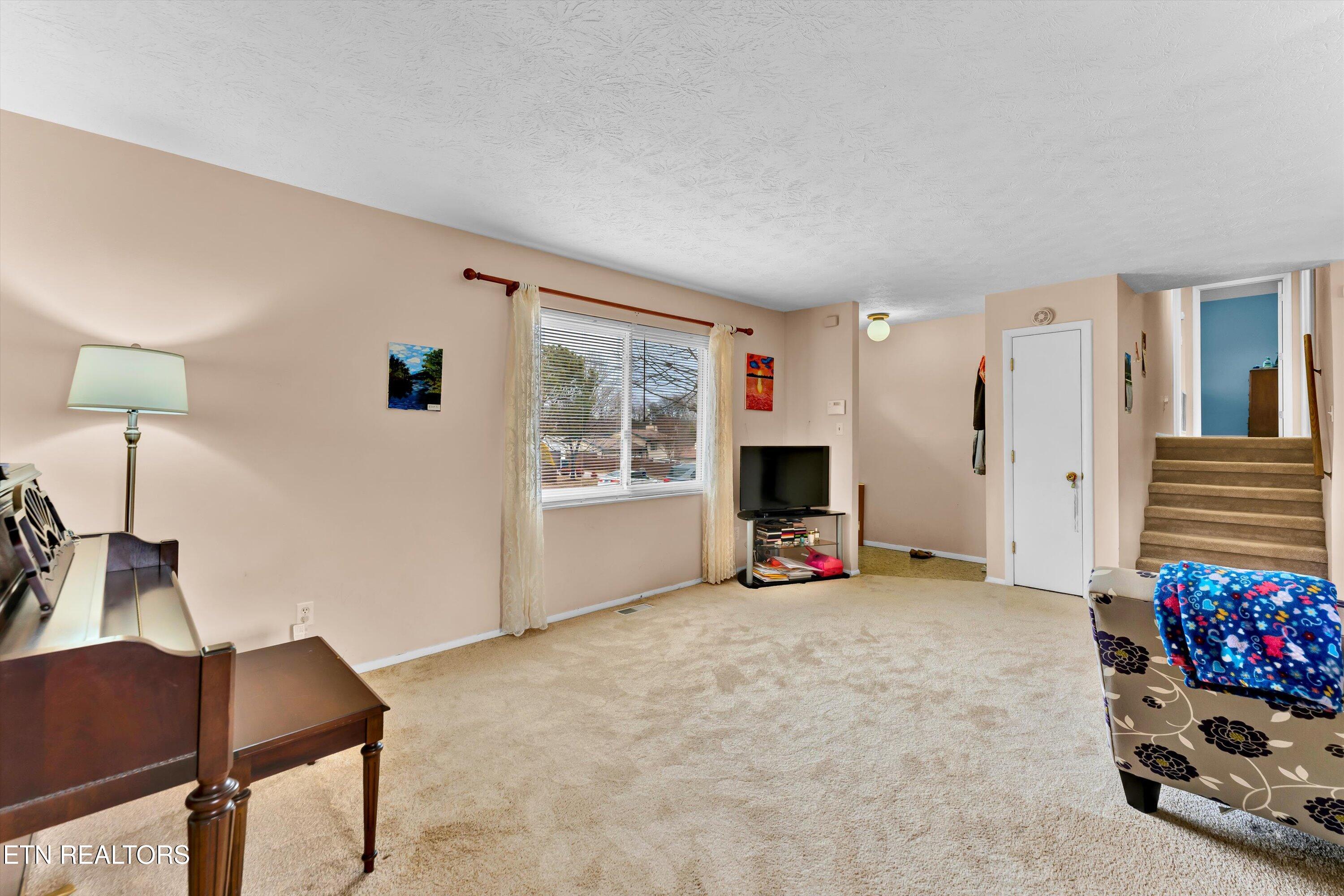 8618 Peppertree Lane Property Photo 6