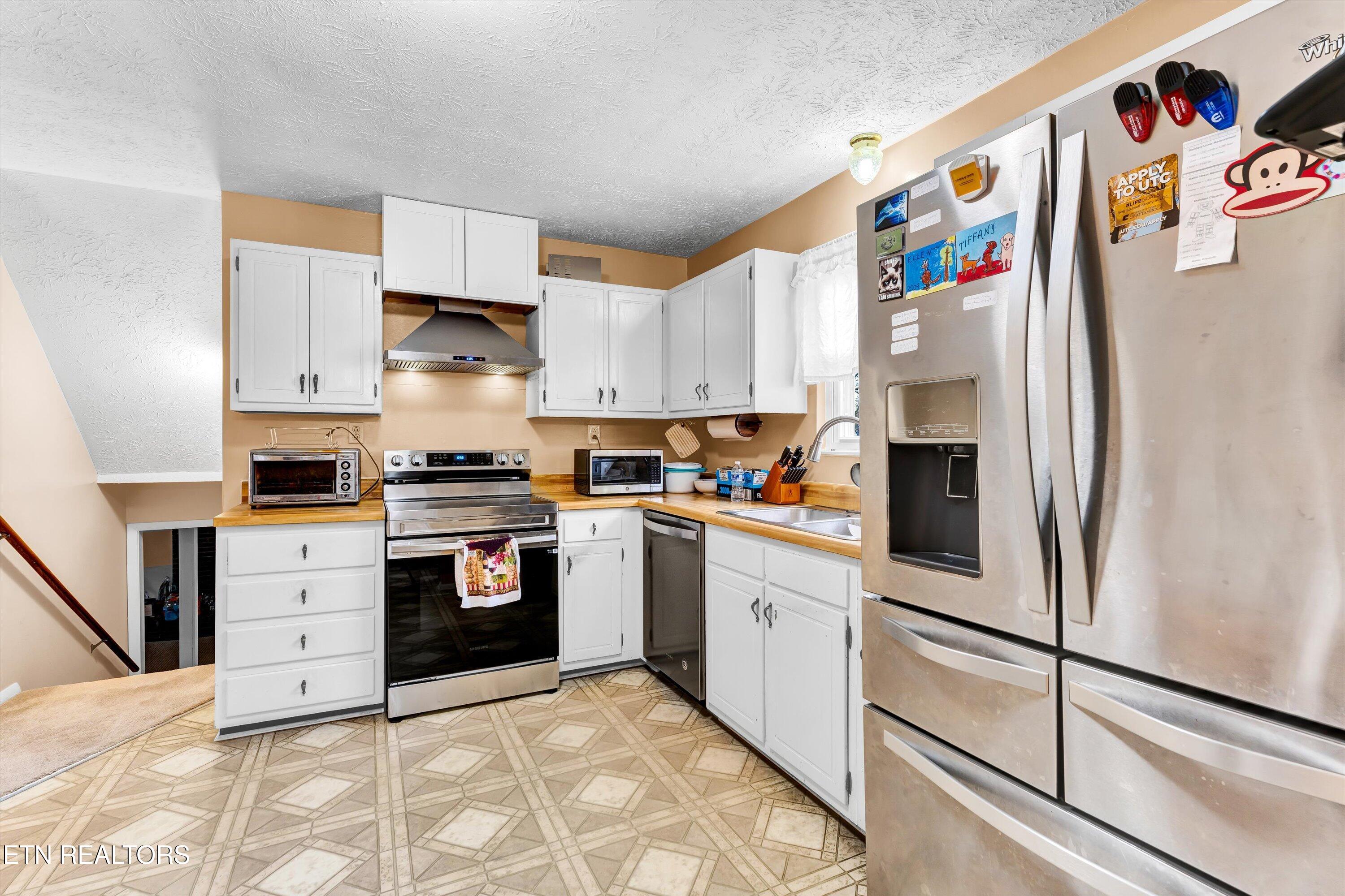 8618 Peppertree Lane Property Photo 10
