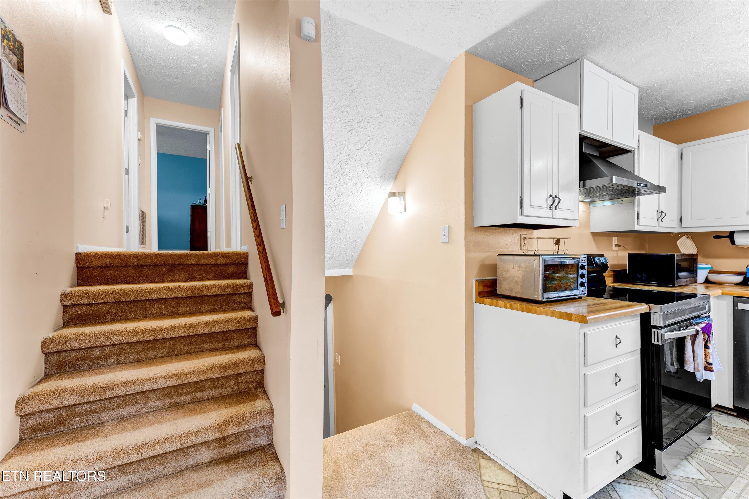 8618 Peppertree Lane Property Photo 14