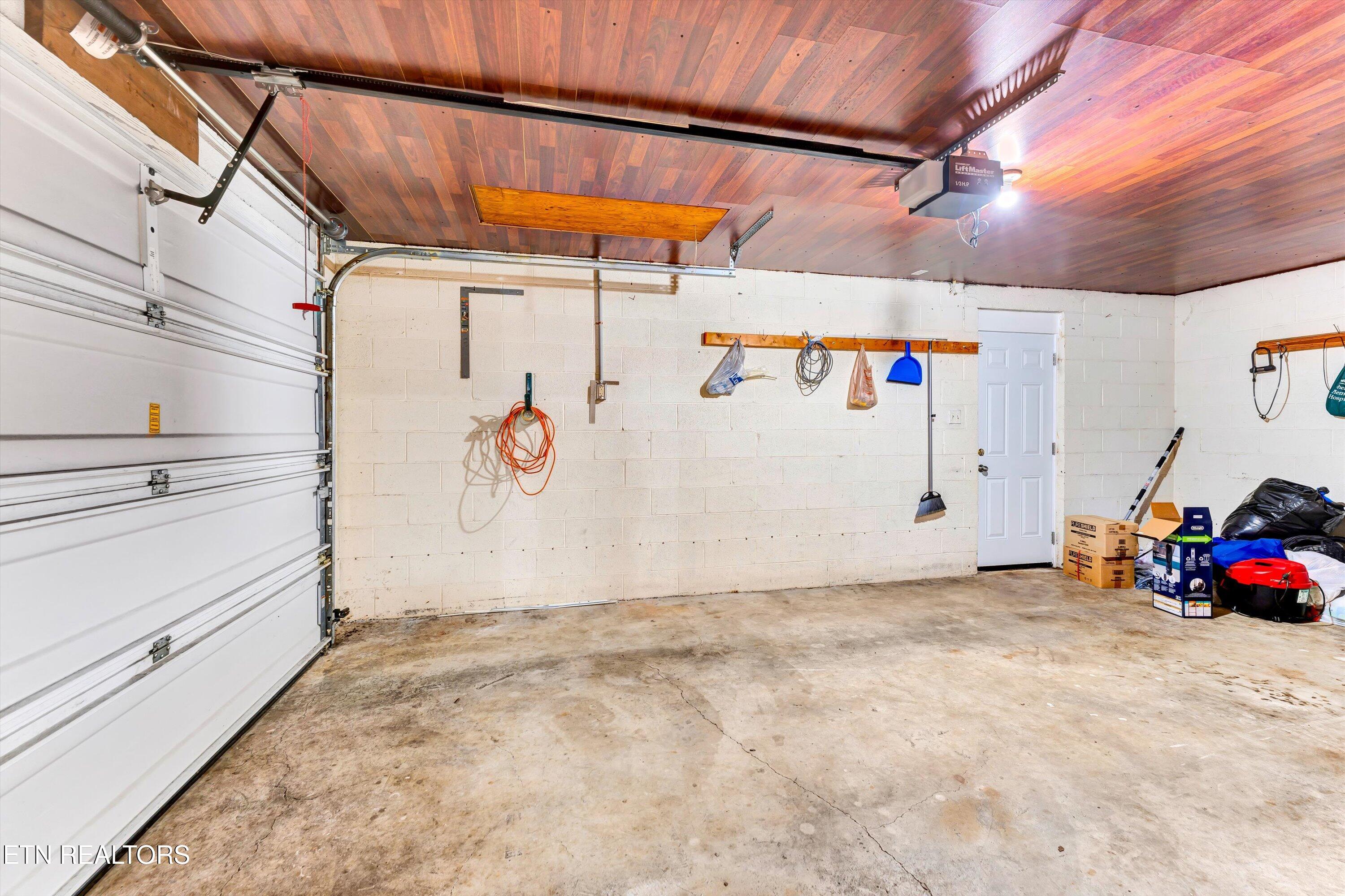 8618 Peppertree Lane Property Photo 25