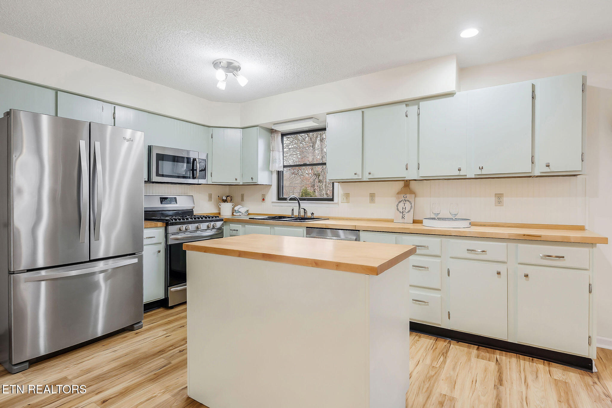 109 Britton Lane Property Photo 4