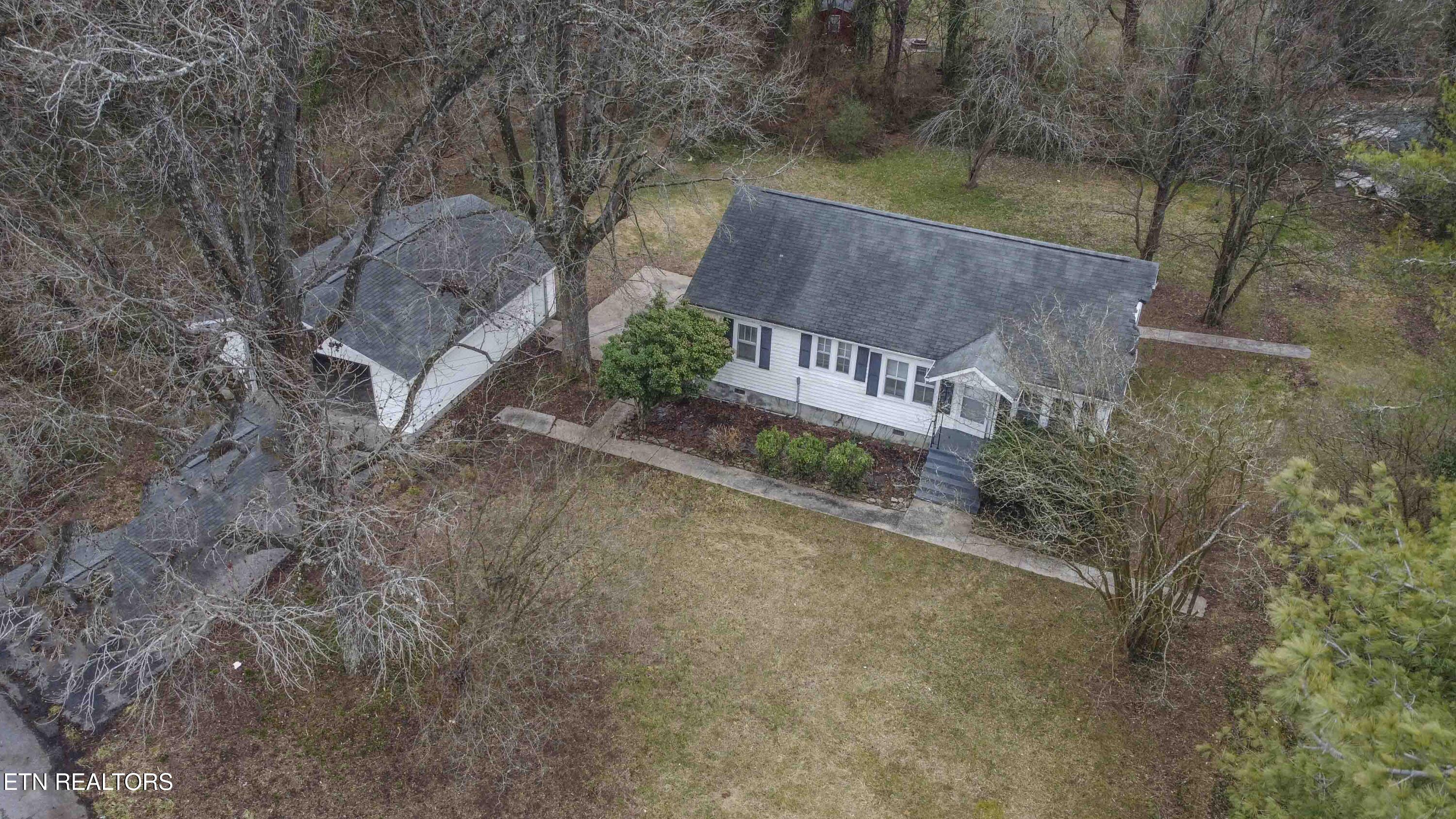 942 Old N Kentucky St Property Photo 2