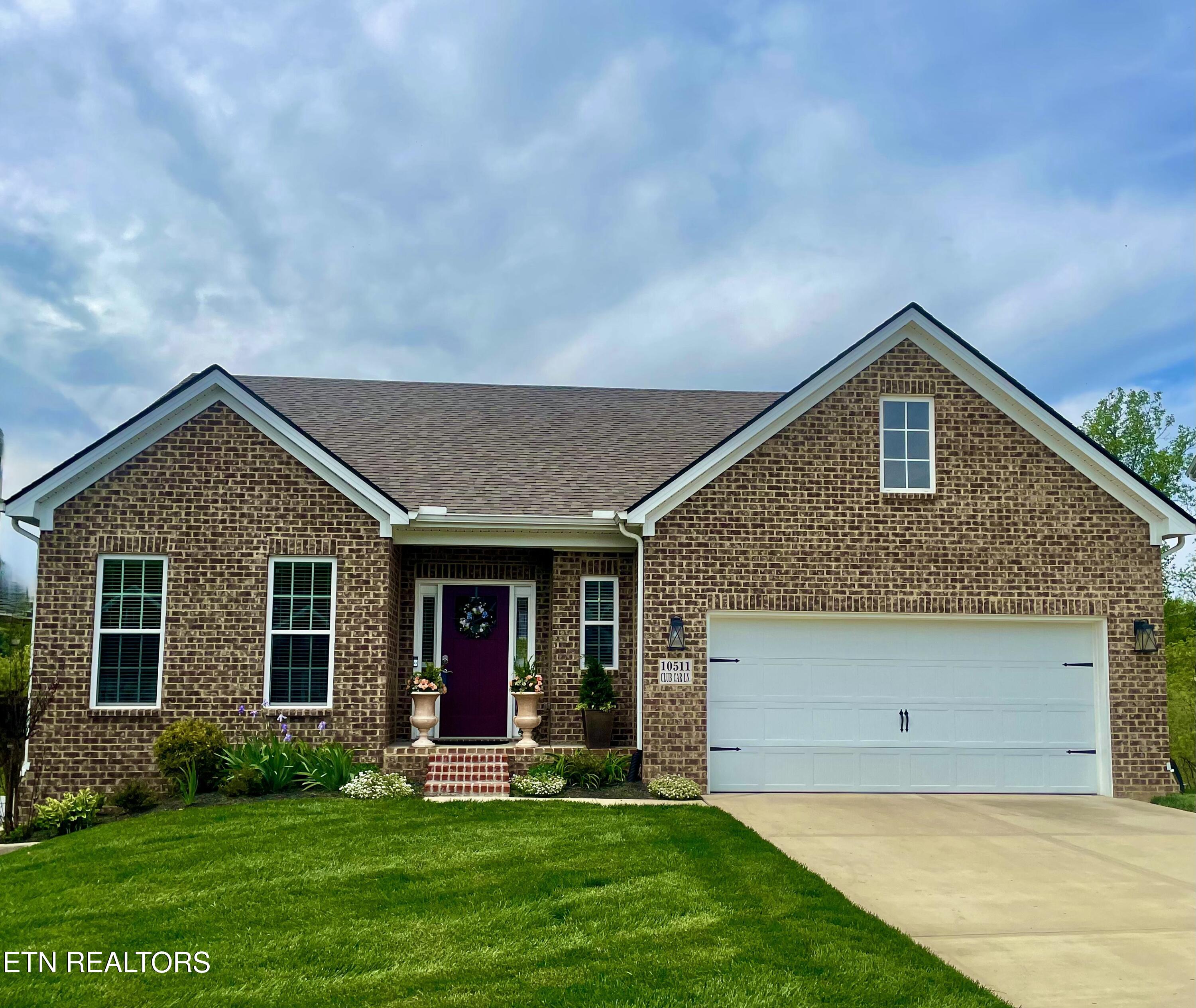 10511 Club Car Lane Property Photo 2