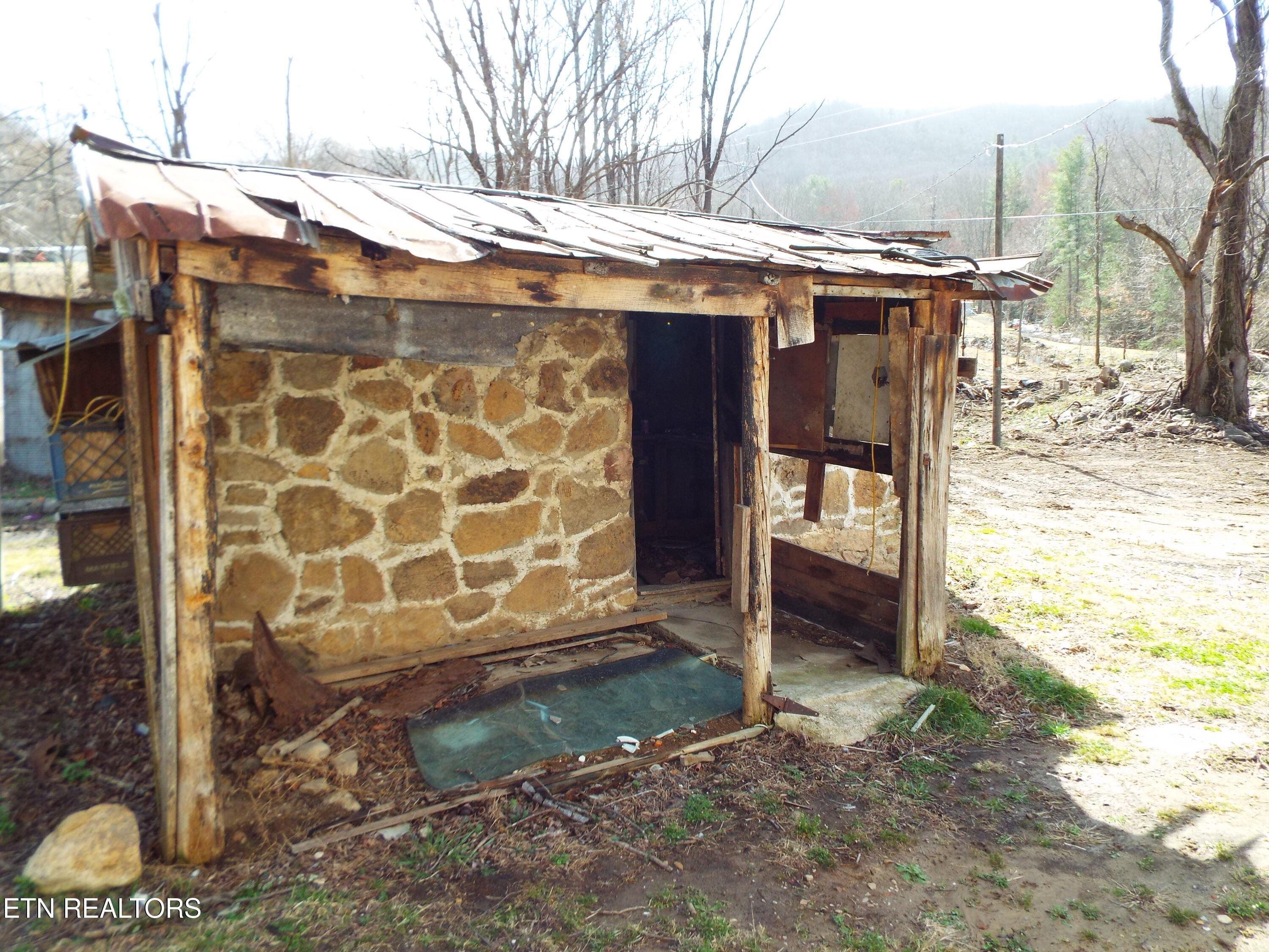 1509/1515 Sawmill Road Property Photo 29